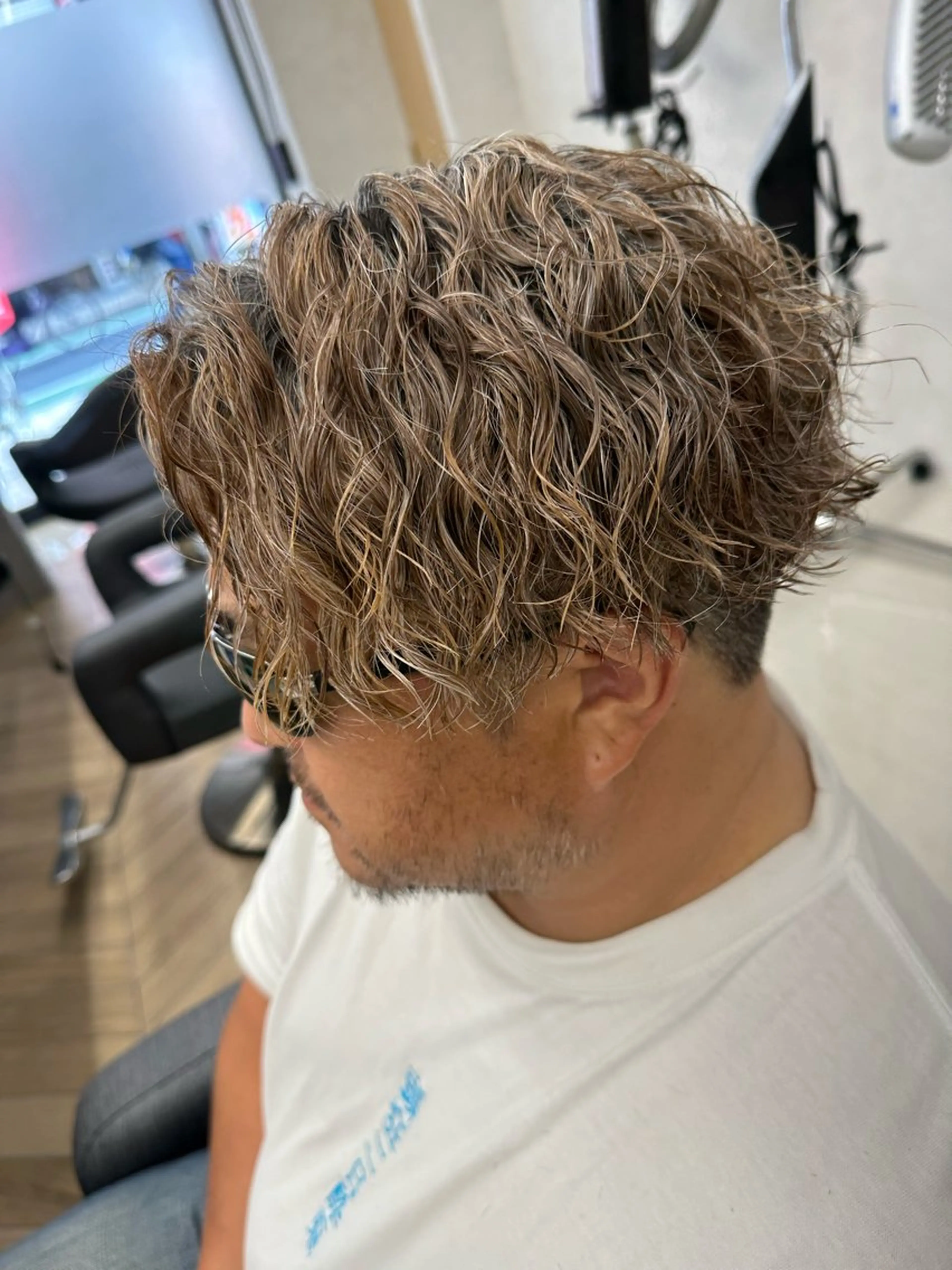 ショート パーマ メンズ メンズパーマ ツイストスパイラルパーマ 波巻きパーマ スパイラルパーマ 💈メンズ特化 美容師サキ💈のヘアスタイル