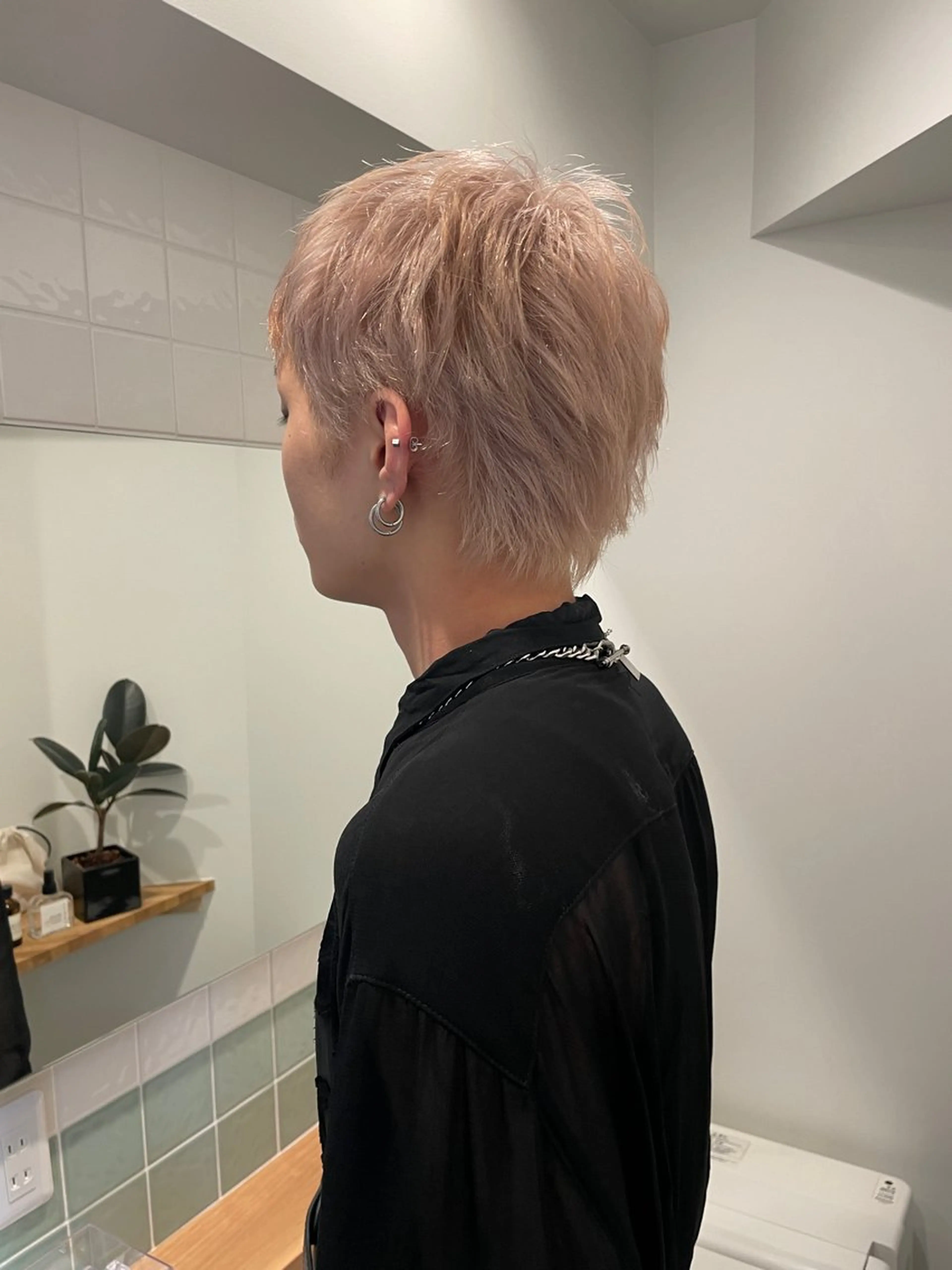 ショート カラー laff 新宿所属・ボブ/ケアパーマ/ レイヤー/縮毛矯正のヘアスタイル