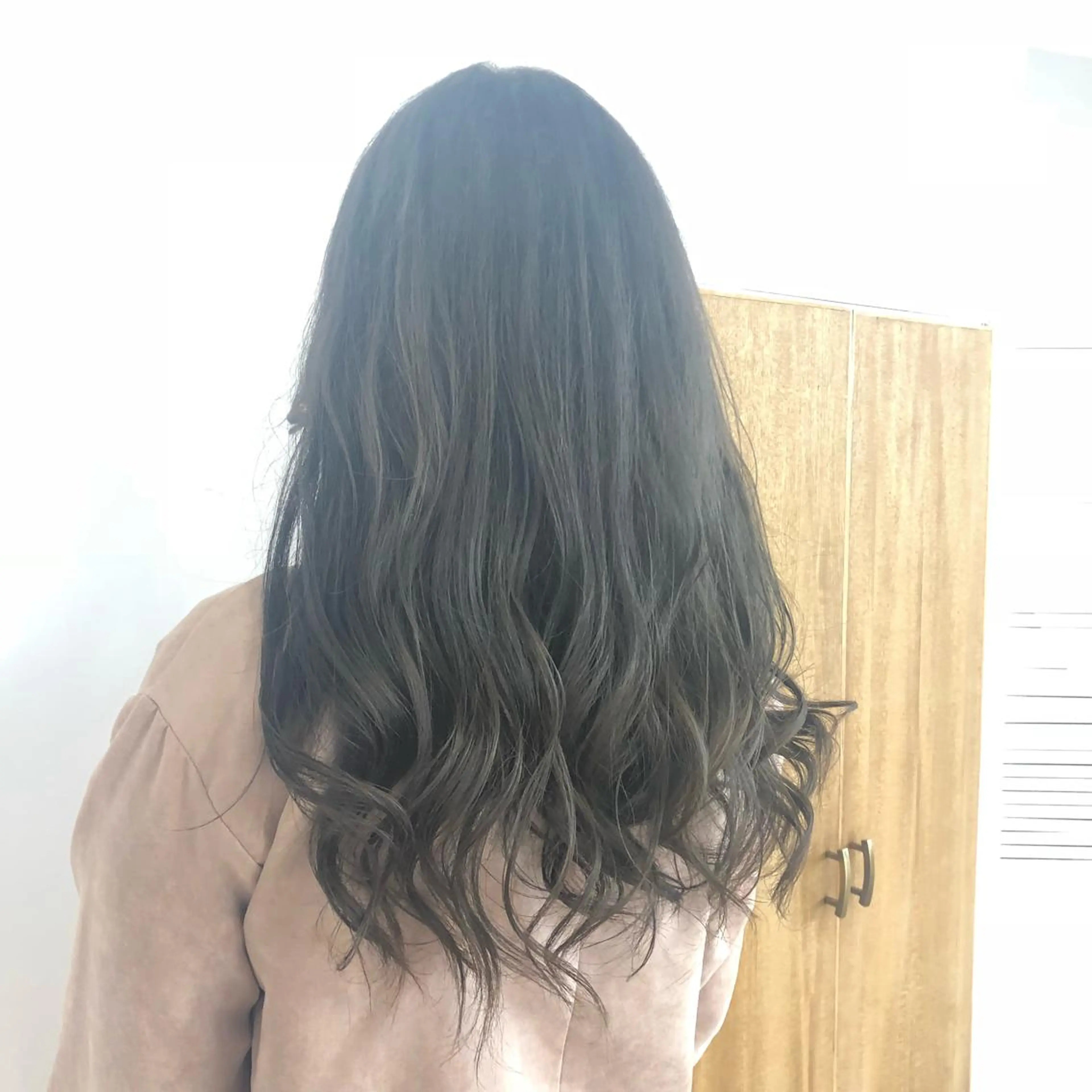 カラー アッシュ ヘアカラー トリートメント 伊藤 かなのヘアスタイル