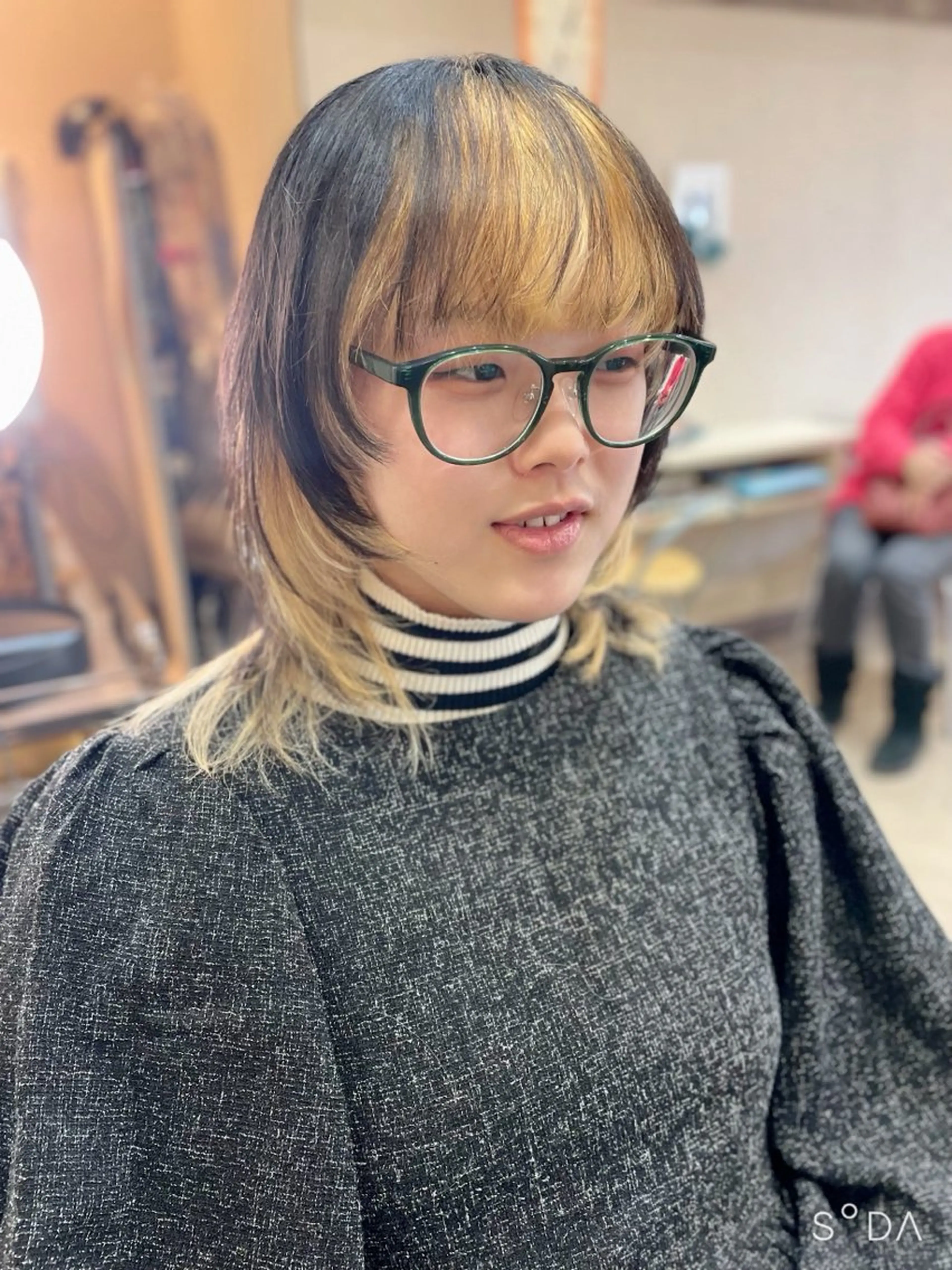 学割🌸大学生限定🌸 ポイントブリーチで作るインナーカラー+似合わせデザインカット+ツヤ感&透明感カラーの写真