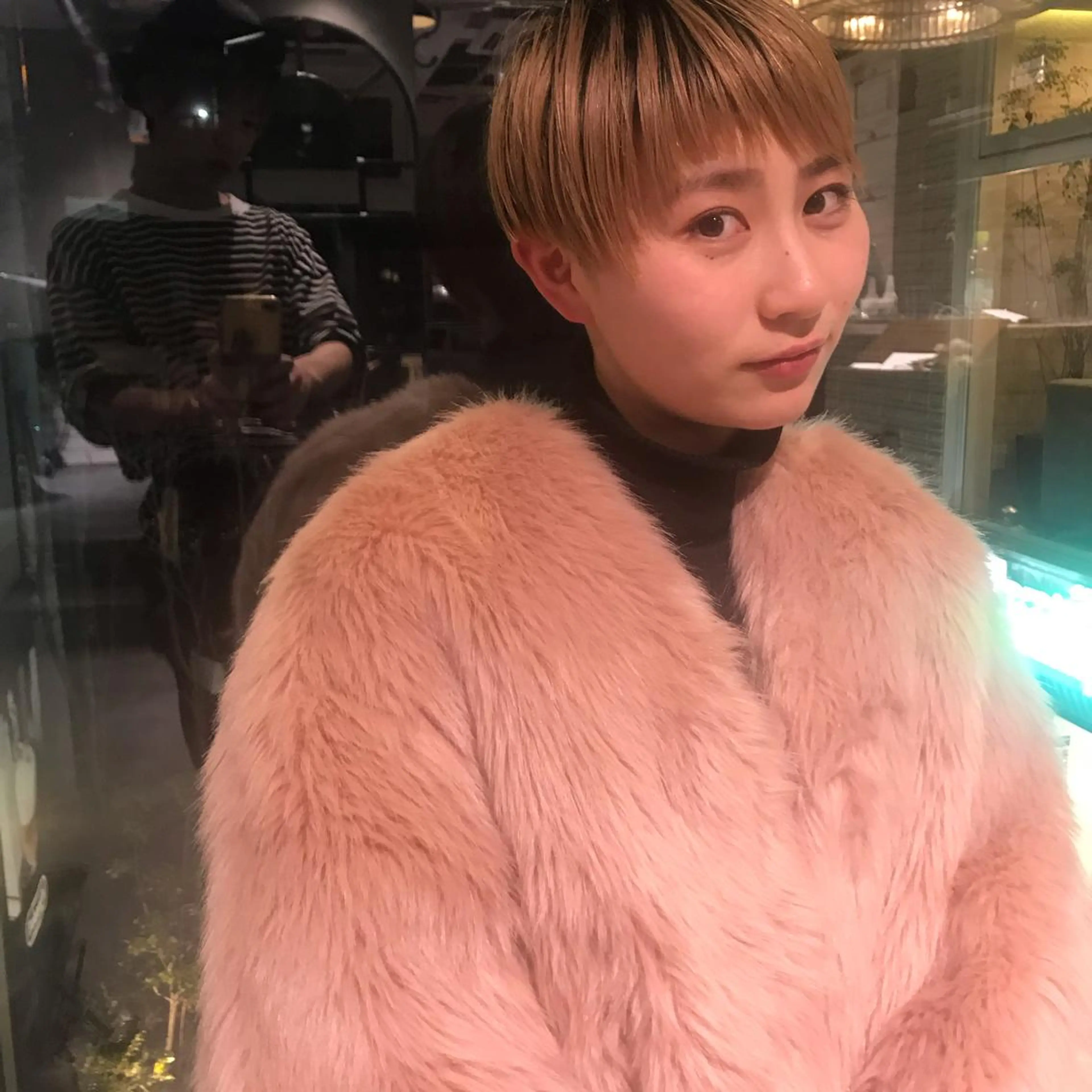 ショート ショートヘア 柔らかブラウン/顔周 りレイヤー♡ユウシのヘアスタイル