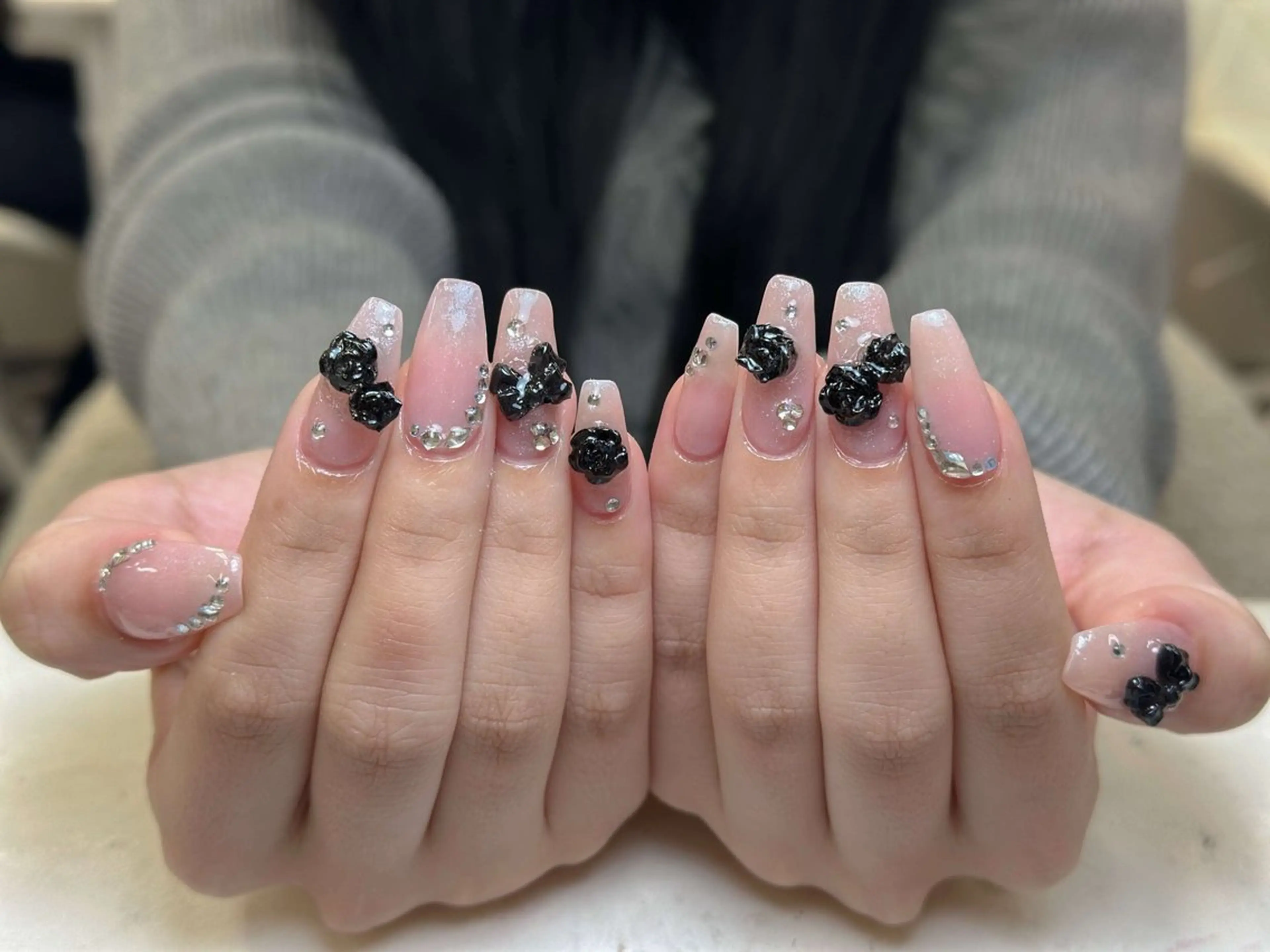 ネイル グラデーション キラキラネイル ワンカラーネイル 冬ネイル Jenn Nail Salonのネイルデザイン