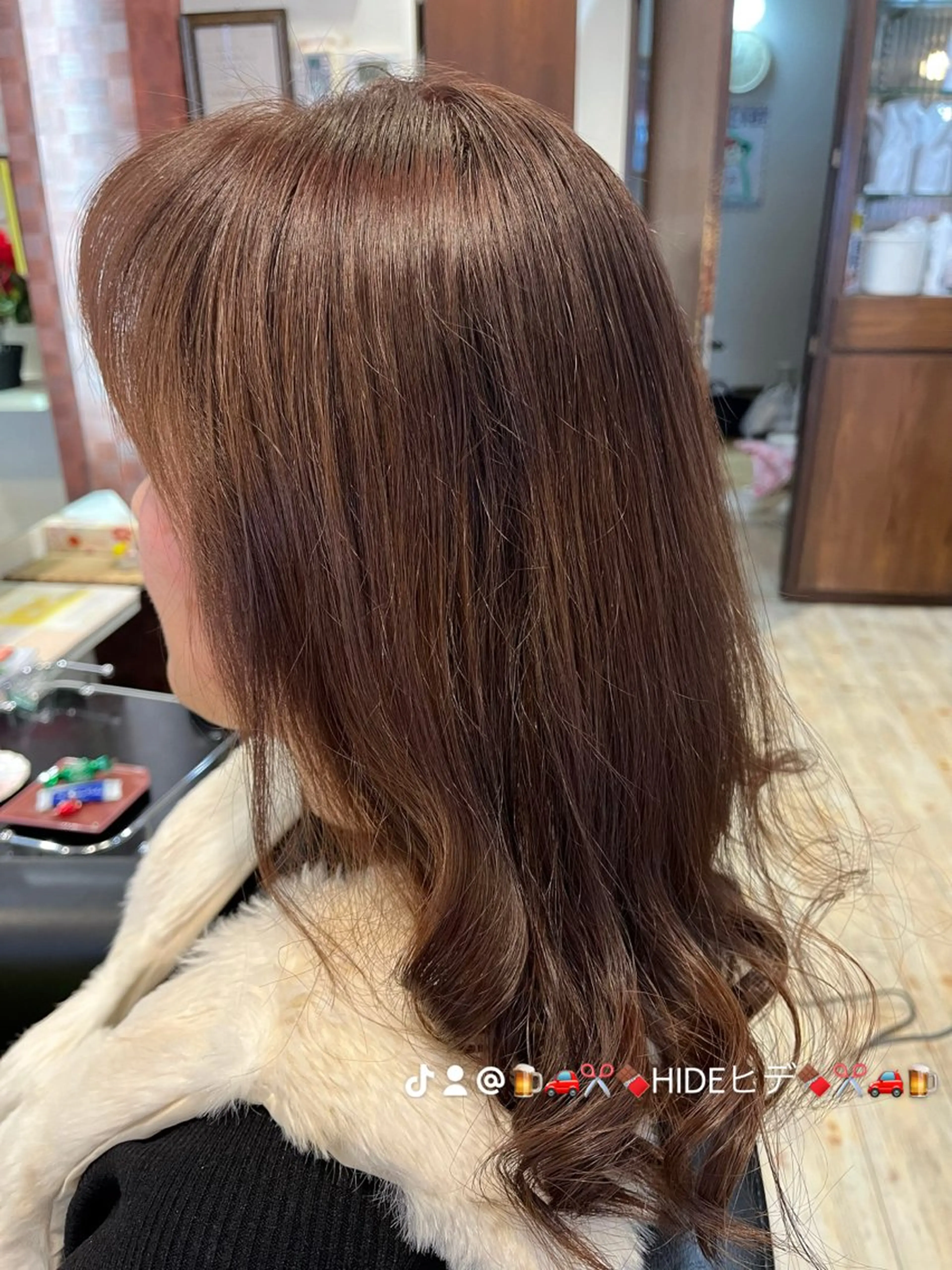 セミロング カラー エル美容室所属・織田 英之のヘアスタイル