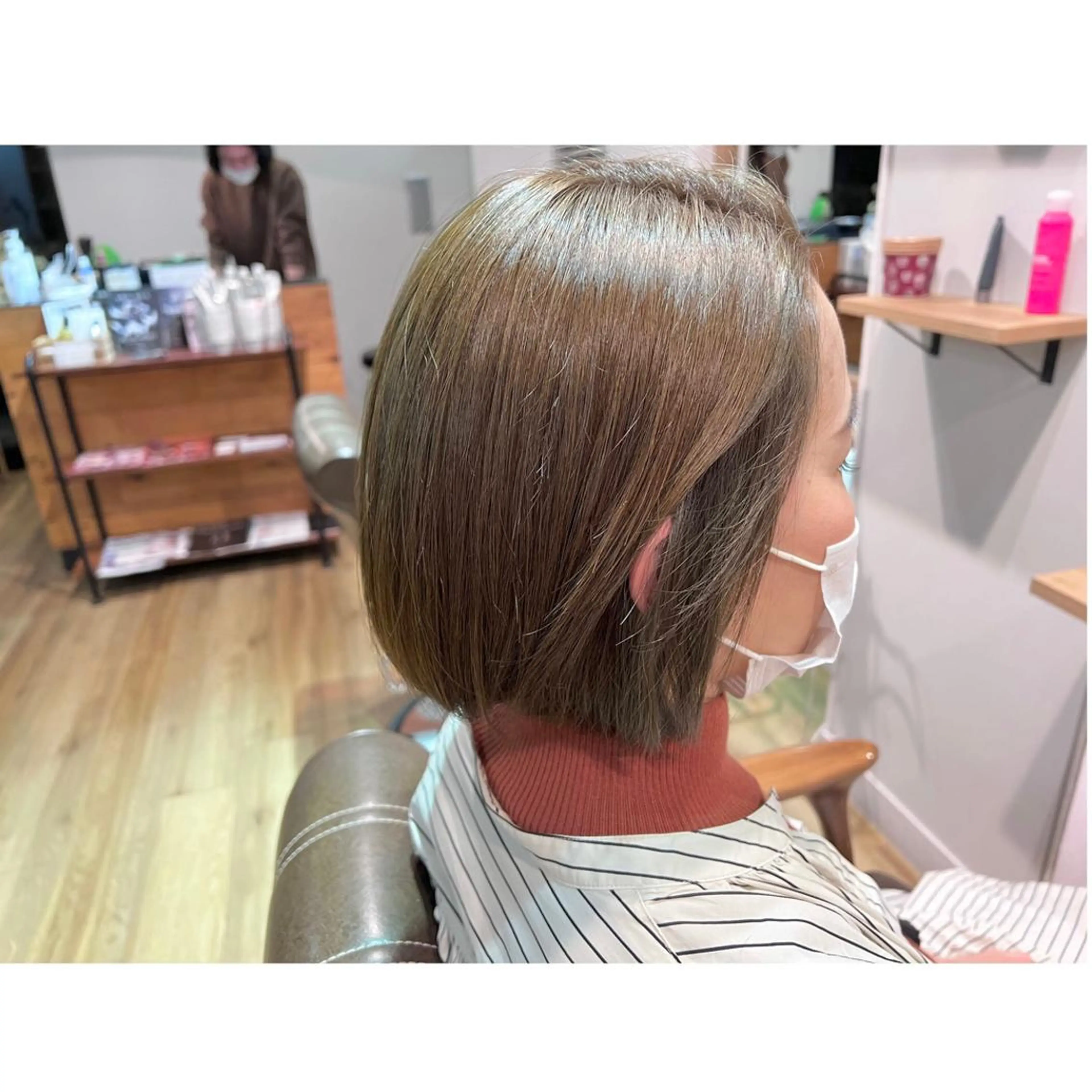 ショート カラー ブリーチ グレージュ ヘアカラー トリートメント ツキダテ ユイのヘアスタイル