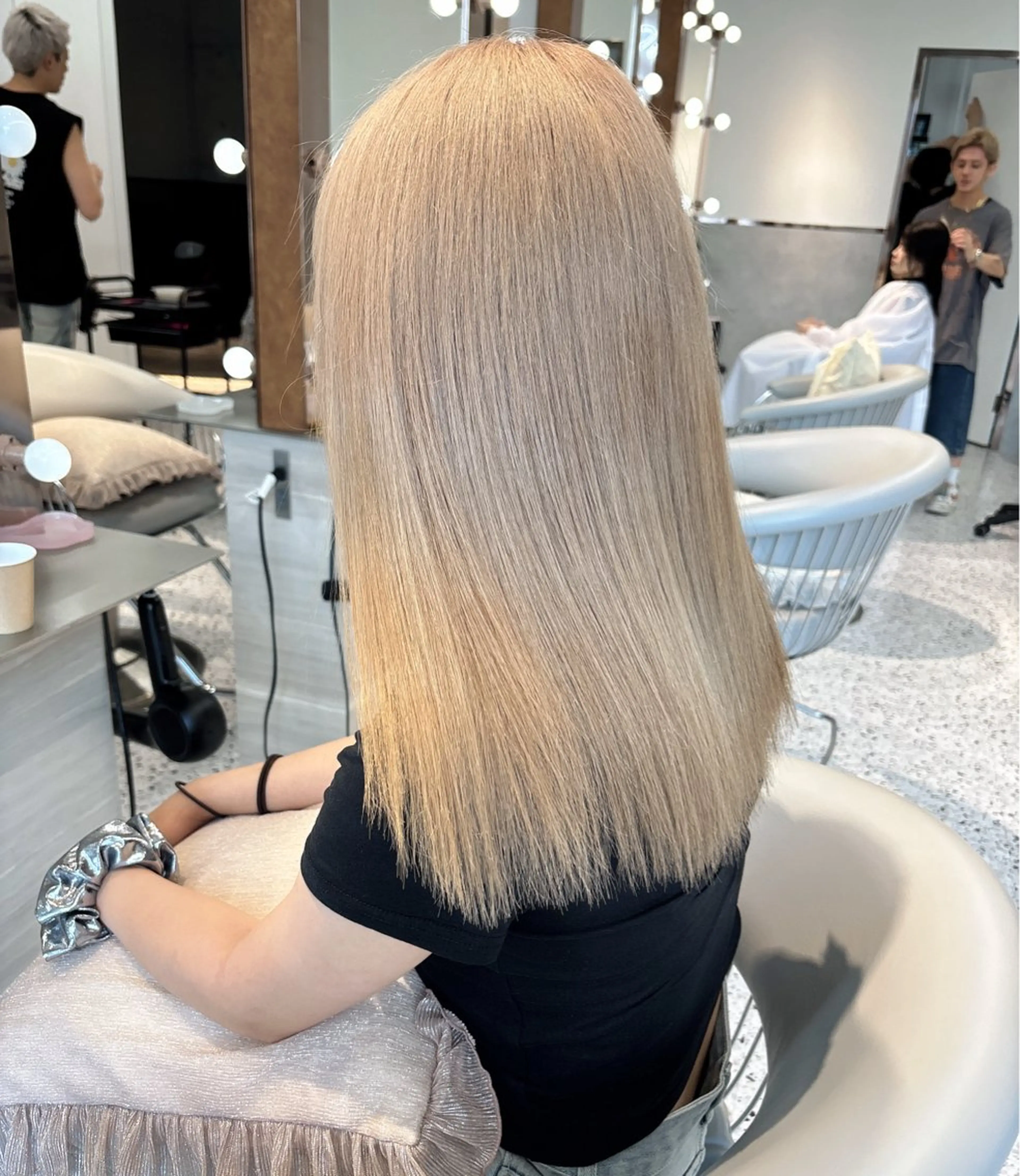 ミディアム ヘアカラー rina／ベージュ ワンホン/韓国ヘアのヘアスタイル