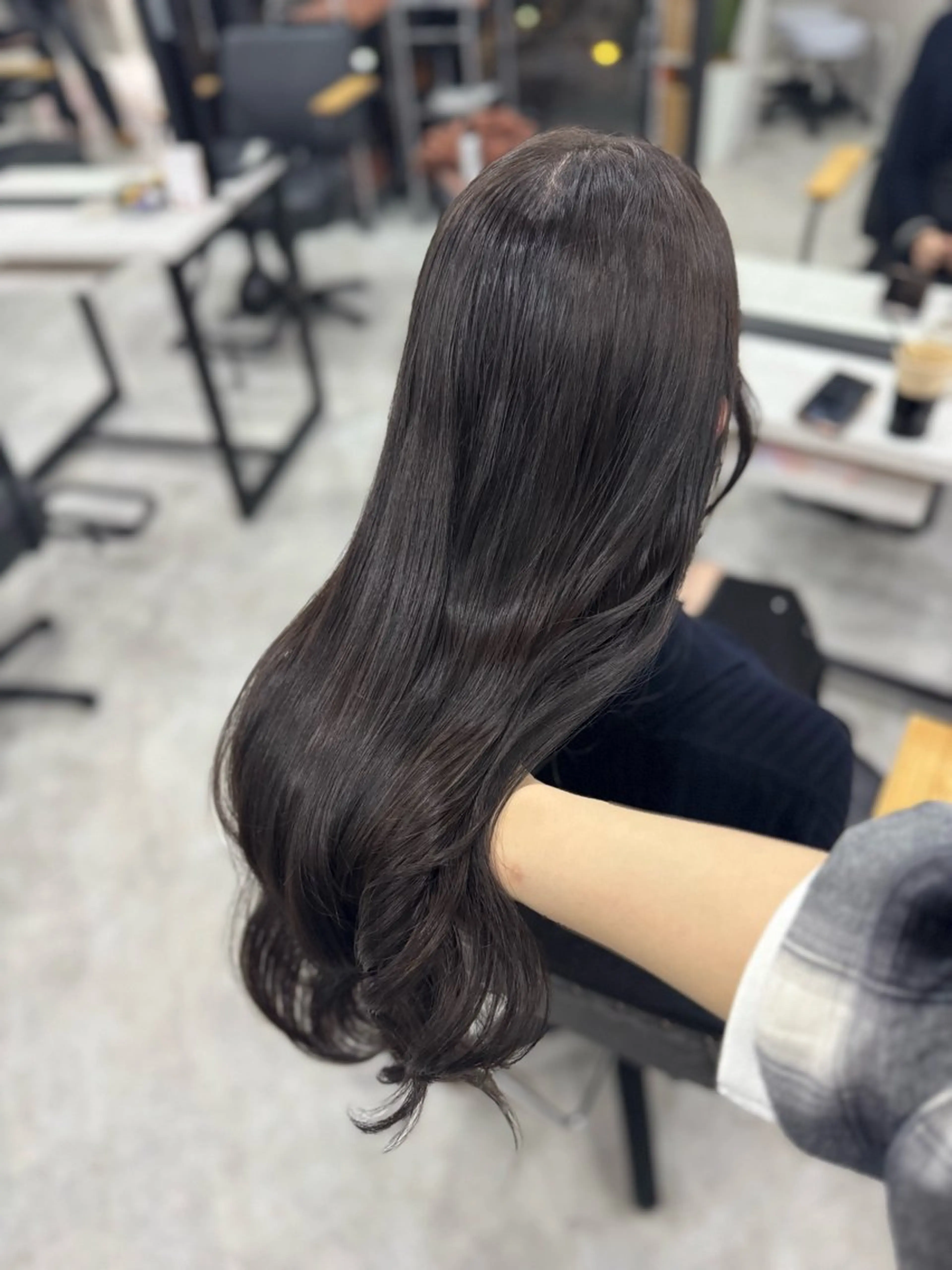 ロング カラー アッシュ アッシュブラウン ベージュカラー 黒髪 ブリーチ カット ヘアカラー トリートメント 赤み無し柔らかカラー 【梅田】madokaのヘアスタイル