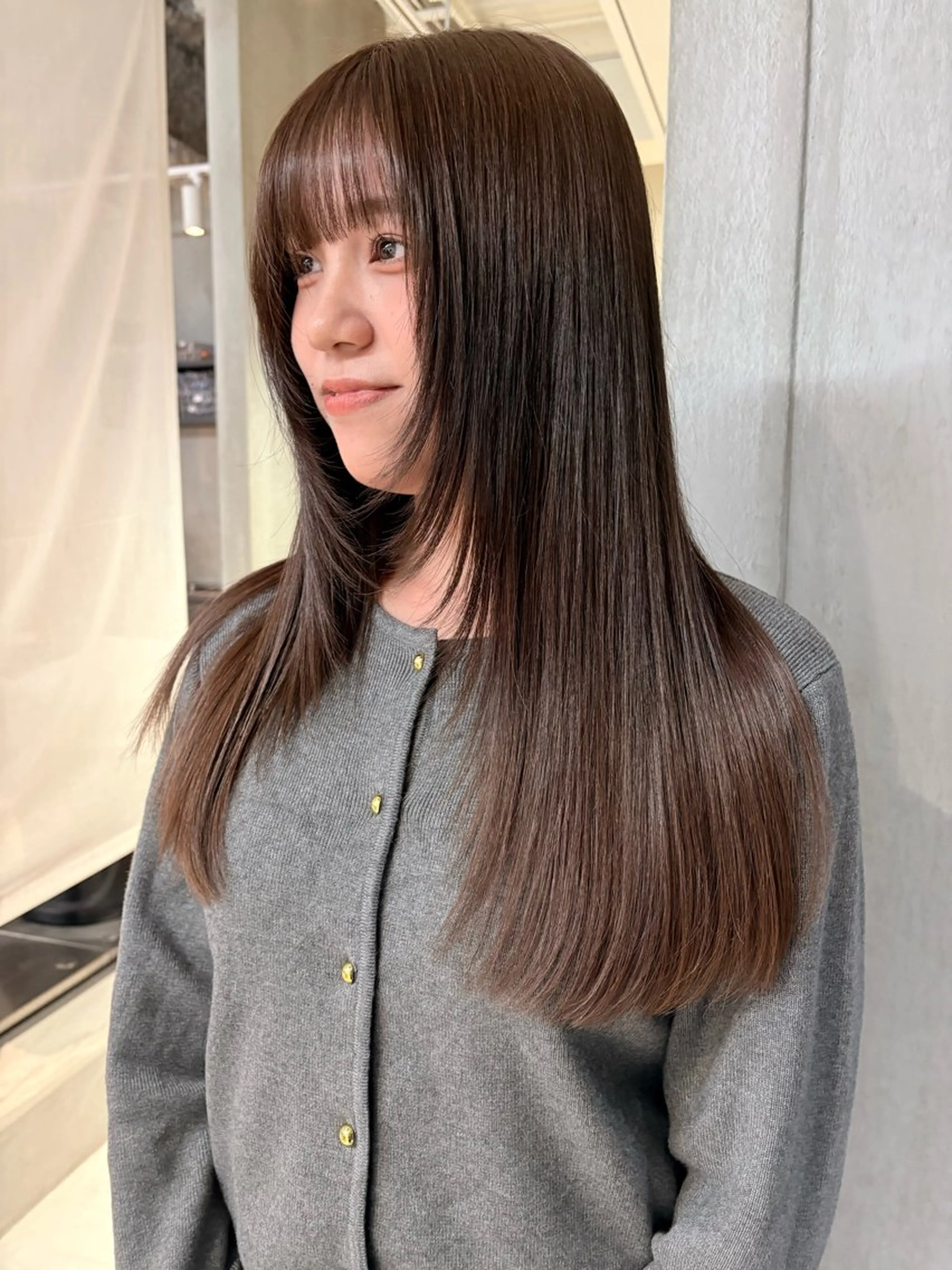 セミロング ヘアカラー SLAY所属・マツイ モモノのヘアスタイル