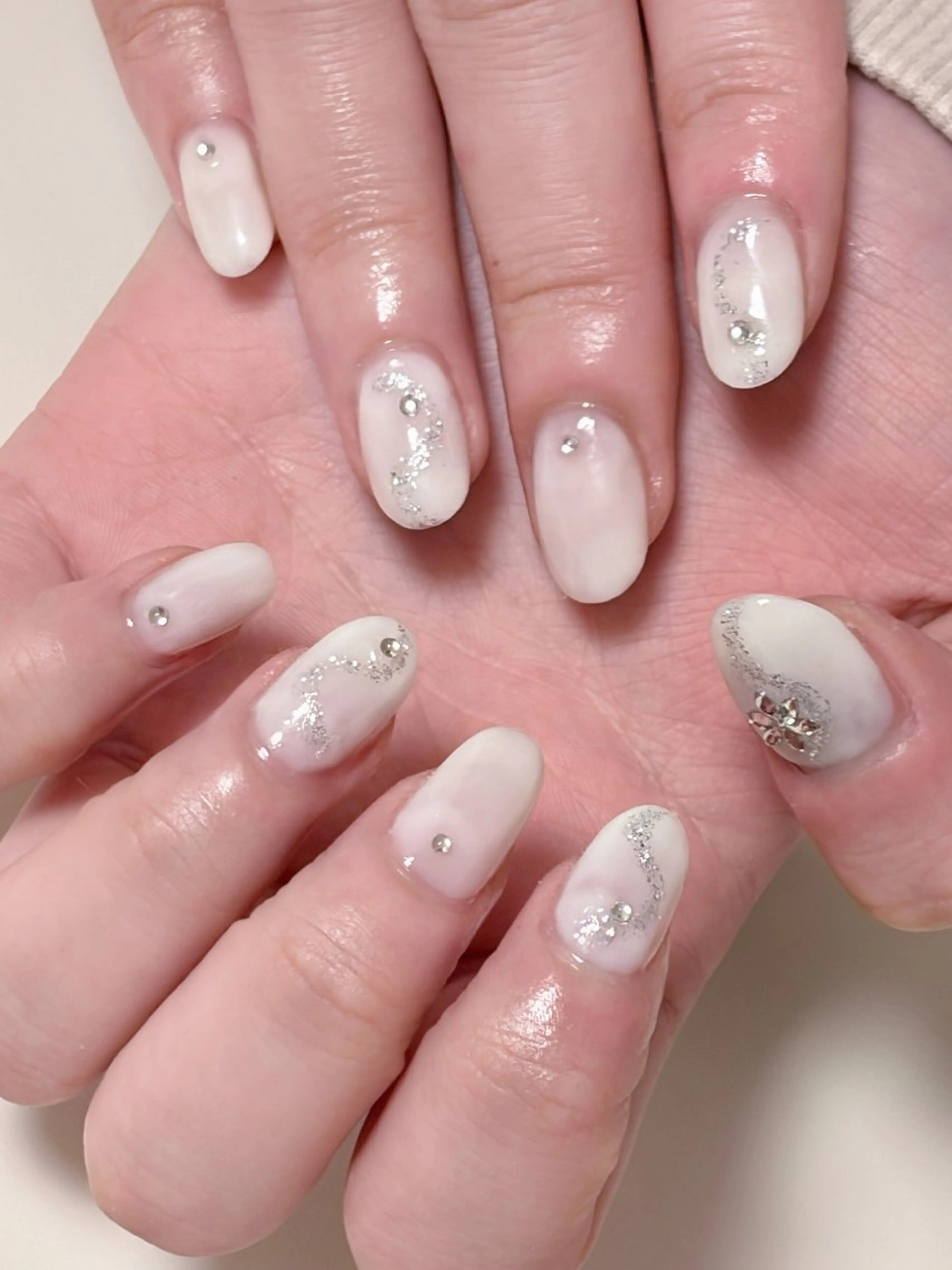 ネイル 韓国ネイル シンプルネイル ワンホンネイル ホワイト 冬ネイル ハンドネイル haku mioのネイルデザイン