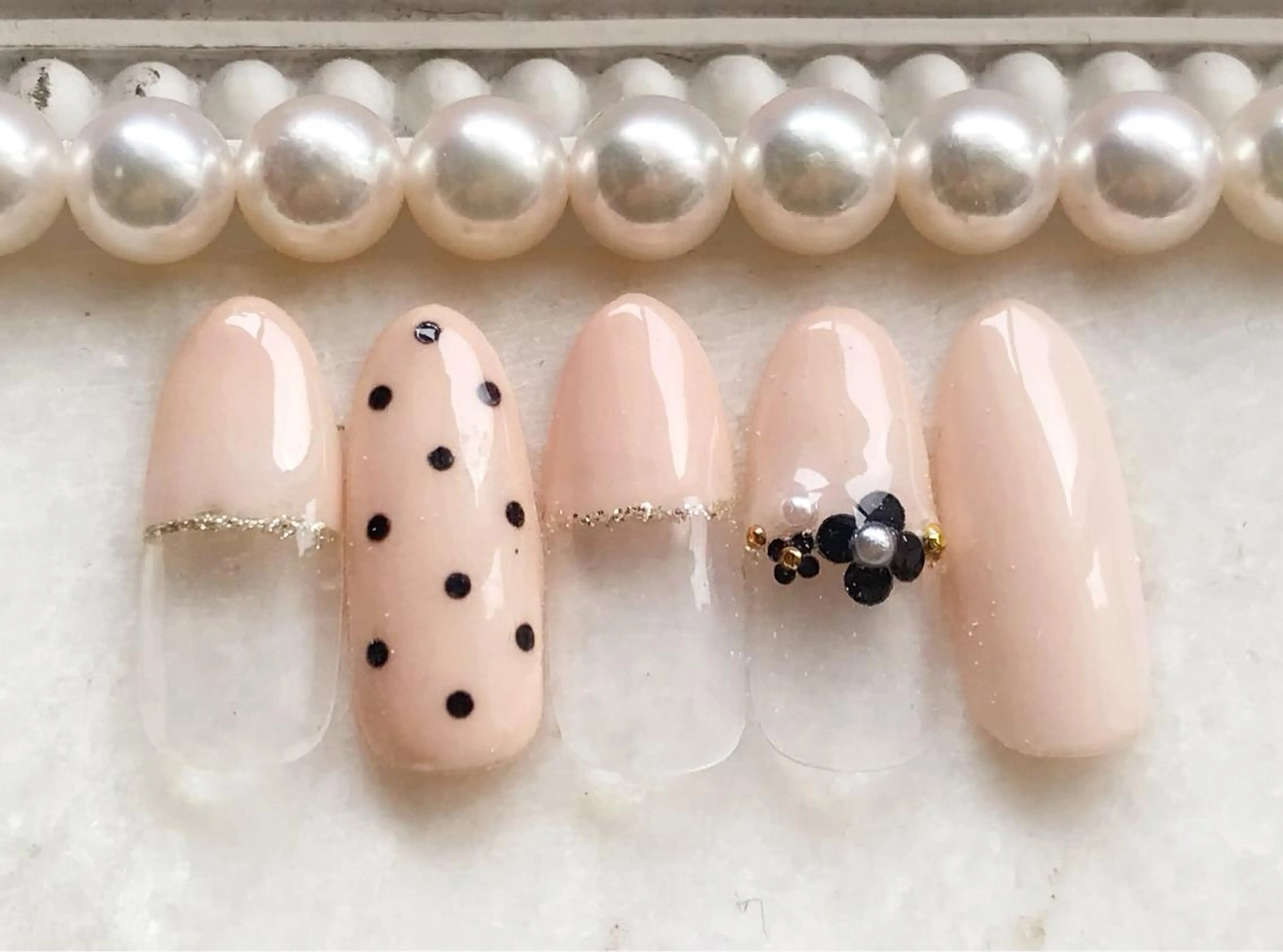 ネイル ドット ホログラムネイル ハンドネイル Satomi  のネイルデザイン