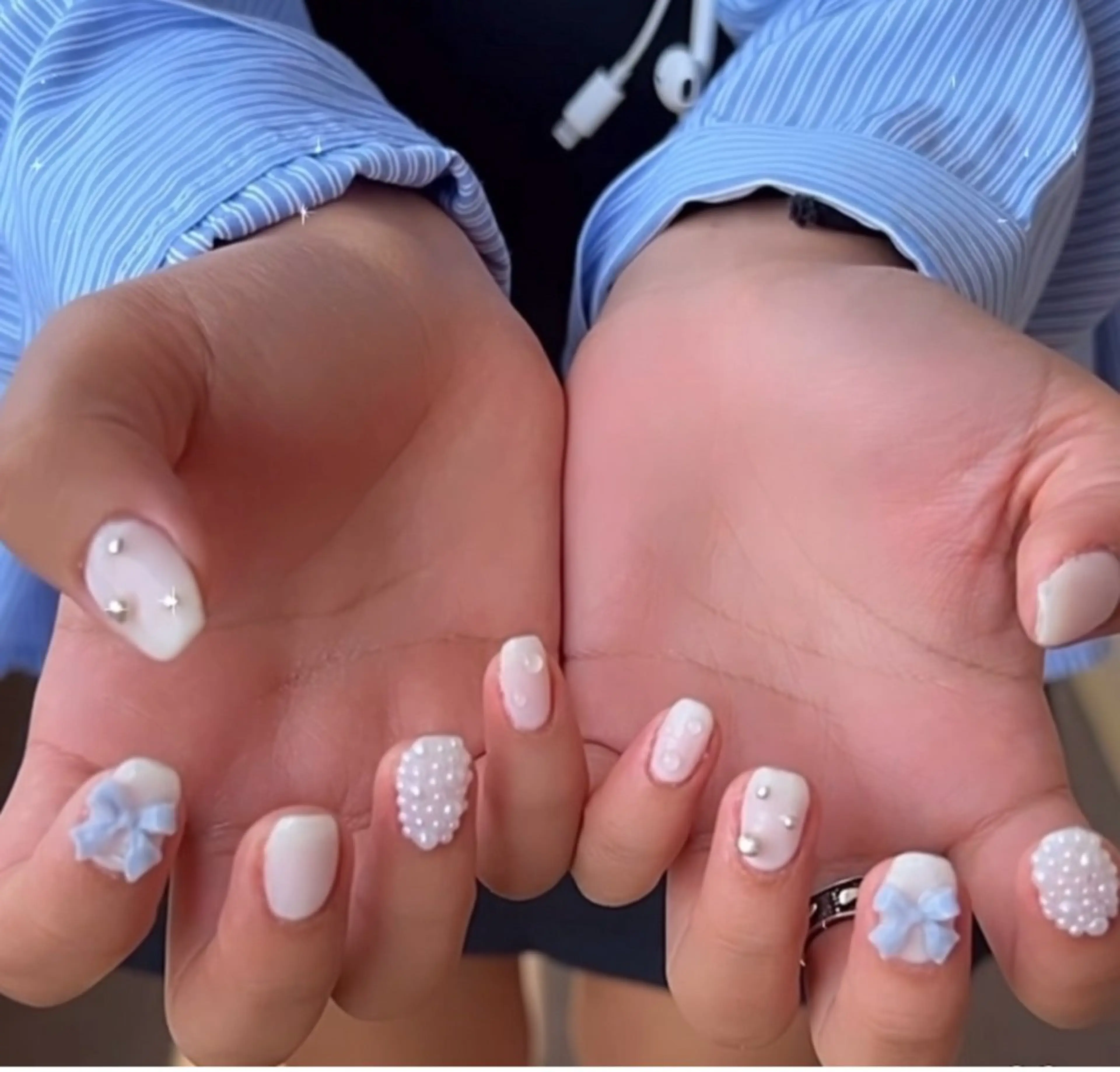 ネイル ブルー ガーリー 韓国ネイル 持ち込み リボン ハンドネイル Kai  nail Mayukoのネイルデザイン