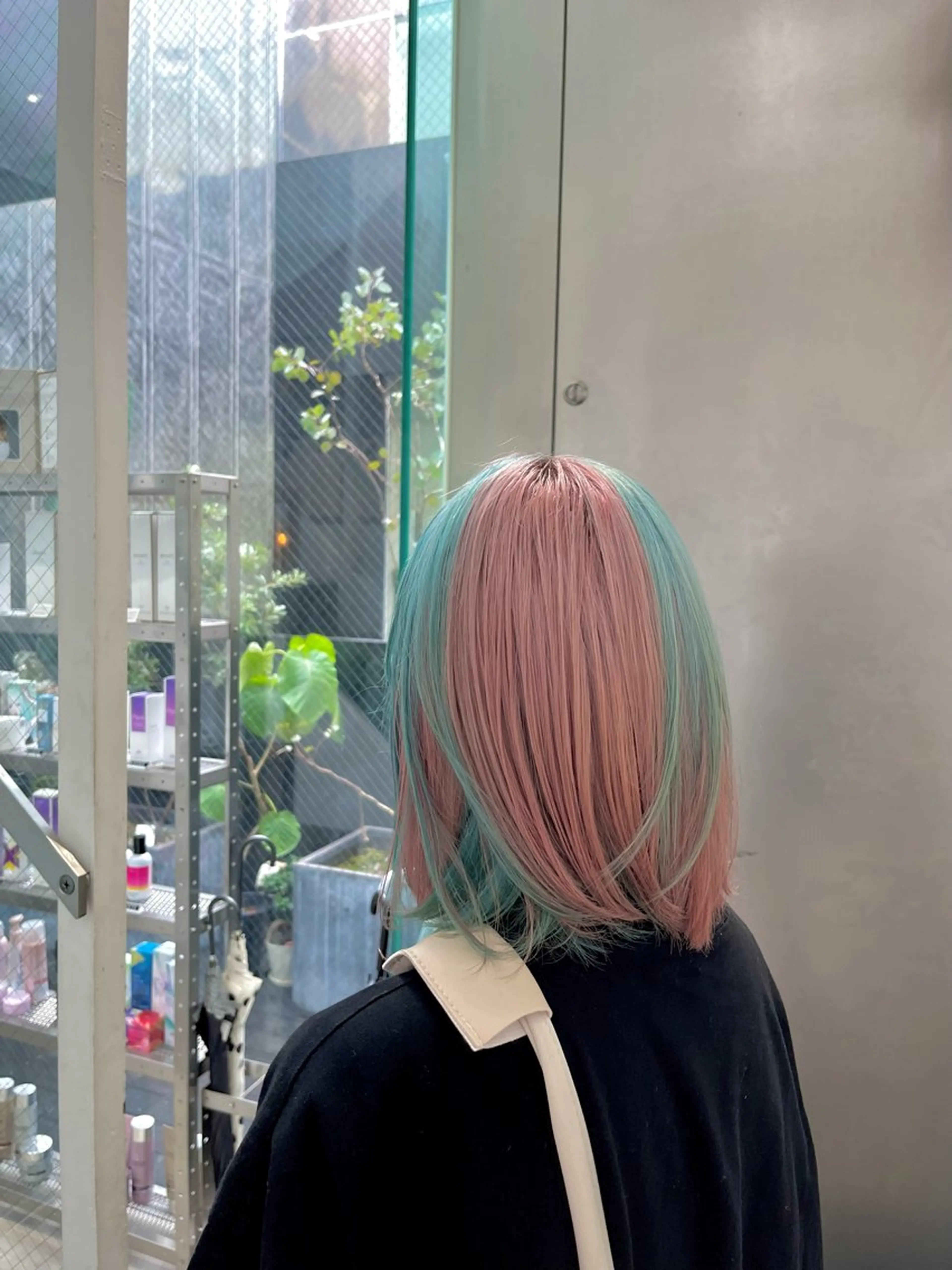 ショート カラー ブリーチ ケアブリーチ レイヤーカット カット ヘアカラー トリートメント ケアブリーチ レイヤーカットのヘアスタイル