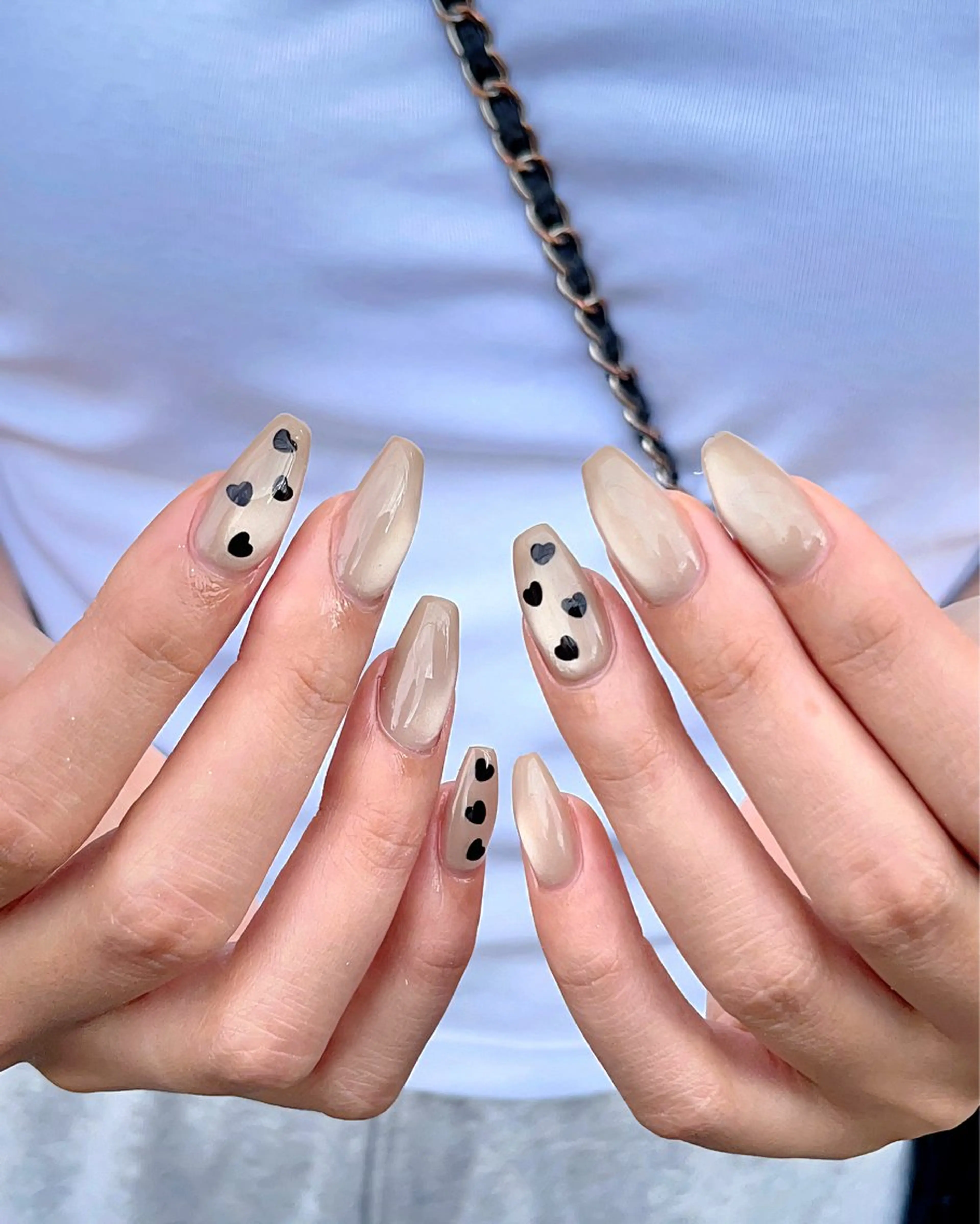 ネイル ゴールド ハート 氷ネイル・うるうるネイル マグネットネイル オフィスネイル ハンドネイル ハンドケア 🎀NAIL🎀 AI🪄︎︎◝✩のネイルデザイン