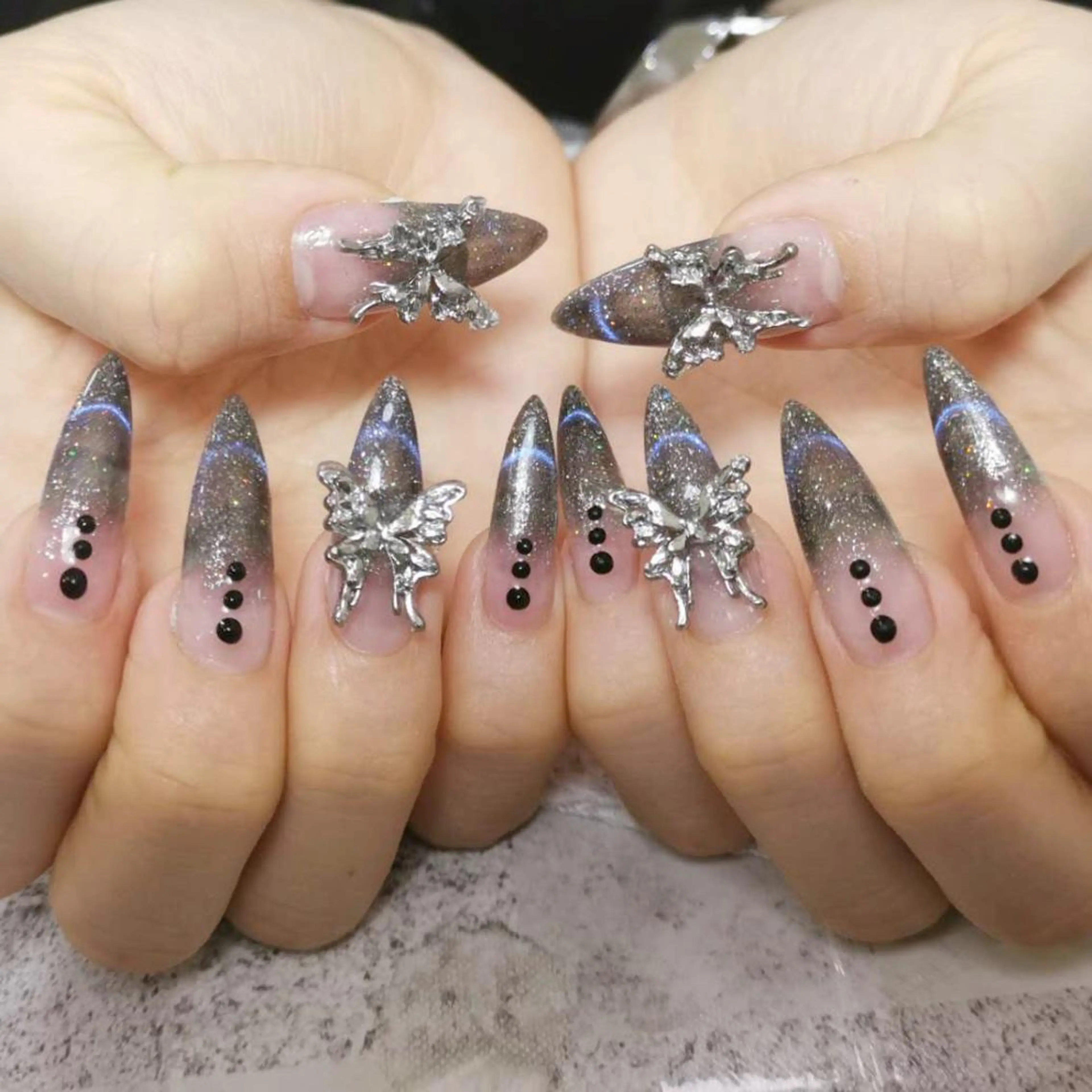 ネイル アートネイル オーロラネイル ガーリー キラキラネイル 韓国ネイル ハンドネイル DIANMOND NAIL🌸のネイルデザイン