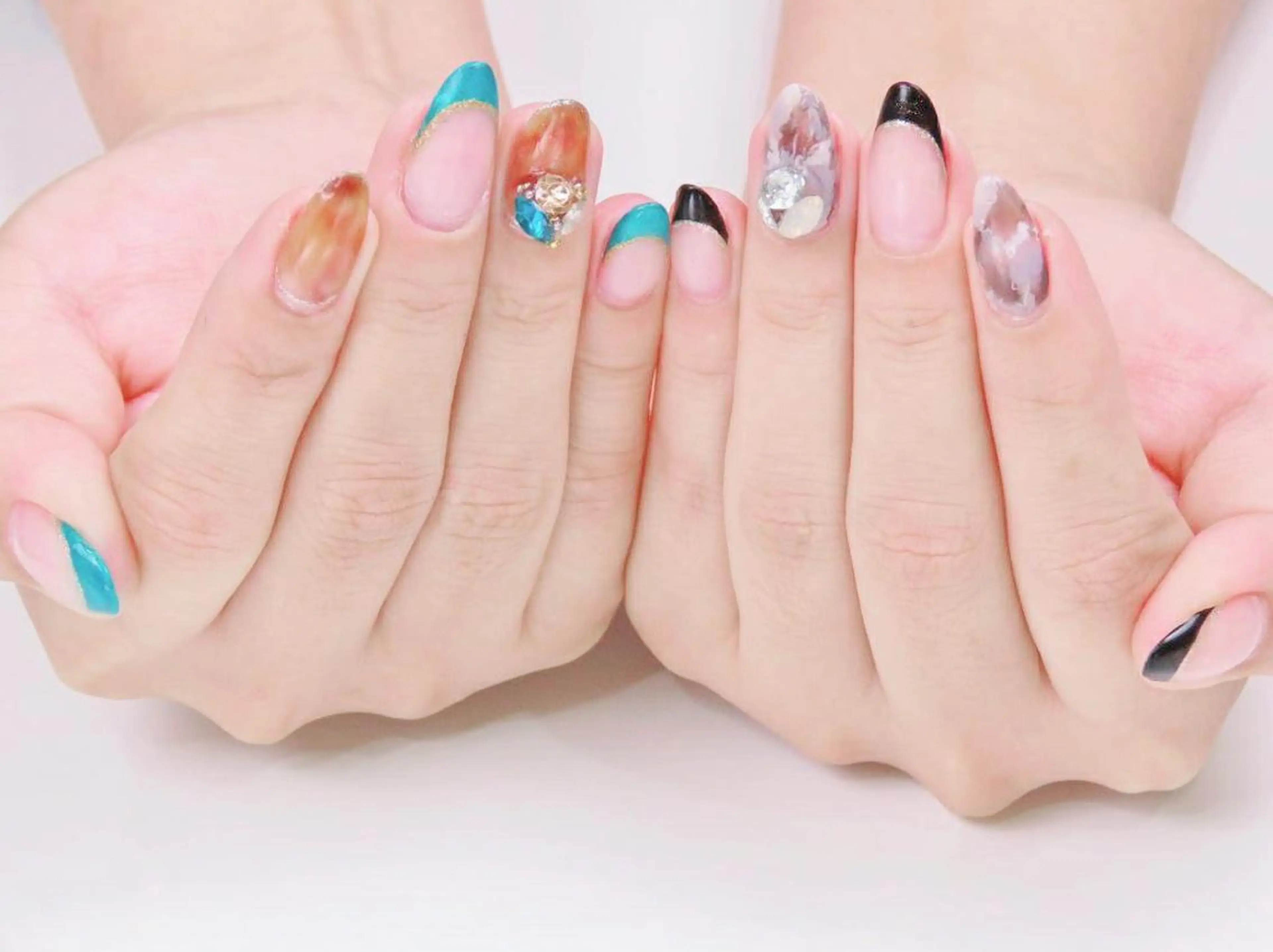 ネイル 長さ出し フラワーネイル フットネイル フレンチネイル ジェルネイル ネイル＆フラワーサロン〜Ri✦hiro〜鳥栖店所属・HIRATA RIEのネイルデザイン