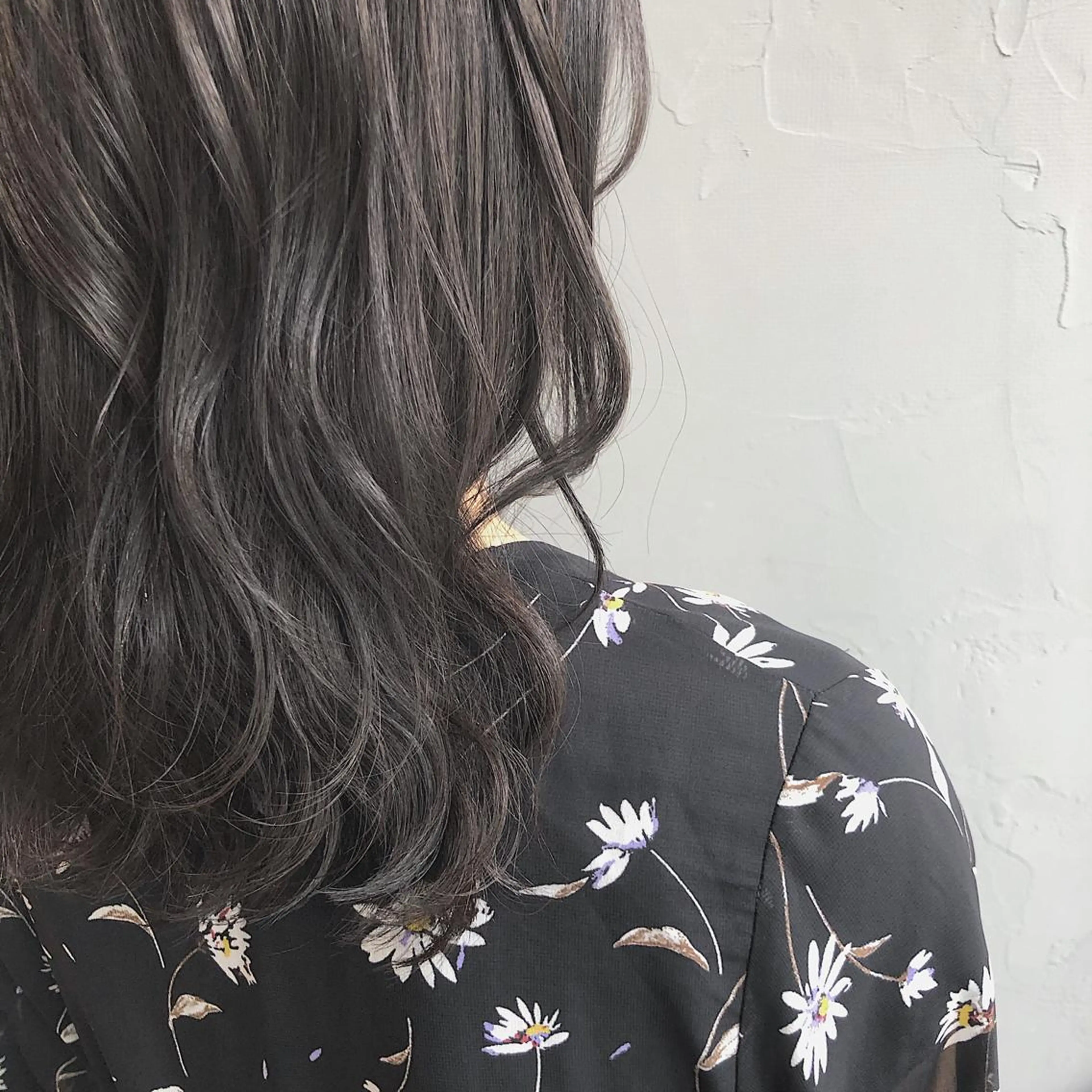 ミディアム カラー 透明感カラー ダークグレー ダークグレージュ グレージュ カット ヘアカラー トリートメント CISCO所属・山口 浩之のヘアスタイル