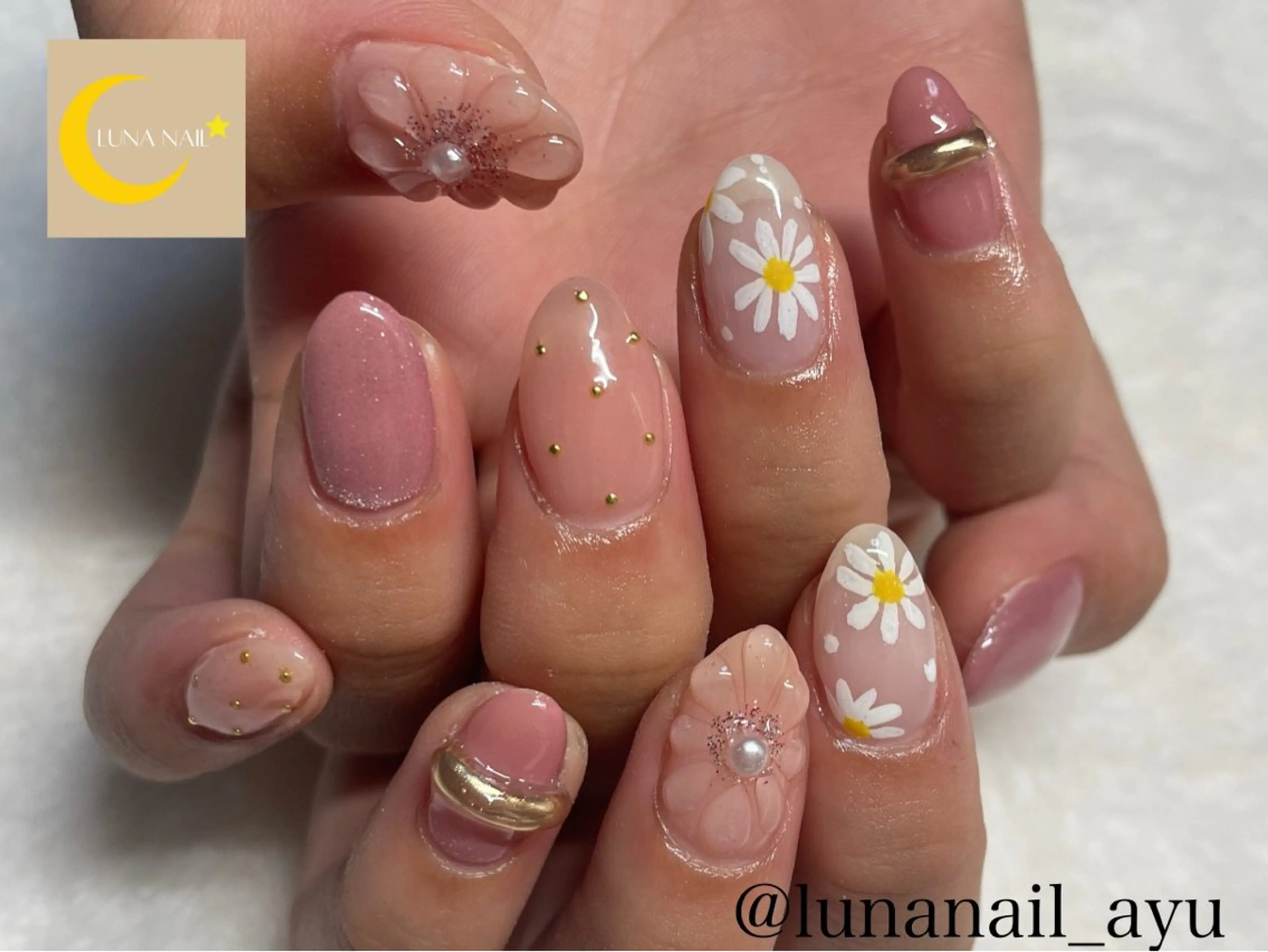 ネイル アートネイル フラワーネイル マグネットネイル ぷっくりネイル 春ネイル ハンドネイル 🌙LUNA  NAIL⭐️所属・LUNA NAIL ayuのネイルデザイン