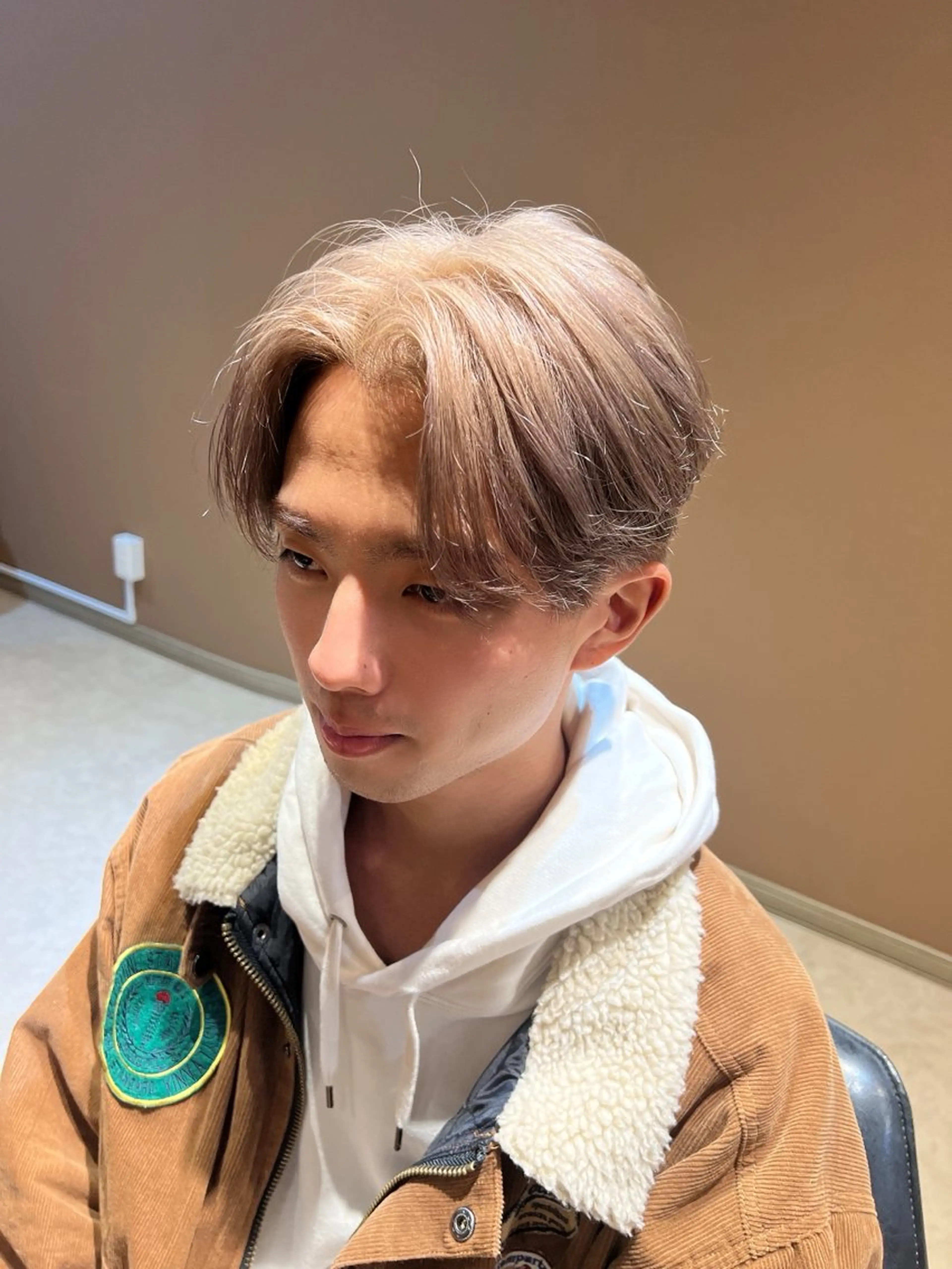 カラー メンズ センターパート ベージュカラー ミルクティーベージュ カット ヘアカラー トリートメント keita💫暖色系 💫ハイトーン💫のヘアスタイル