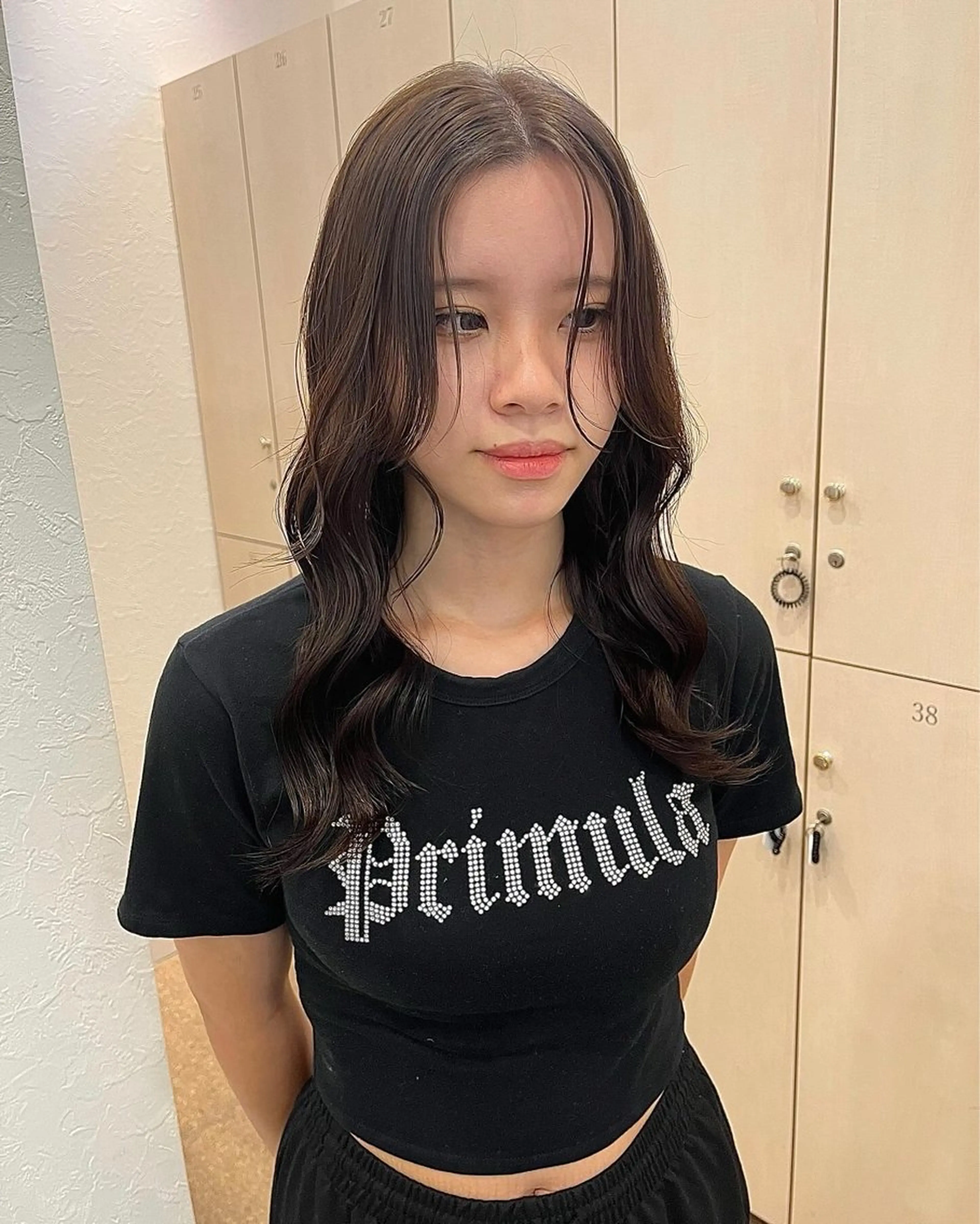 ミディアム カラー ブリーチ 透明感カラー ブリーチなしカラー 顔まわりレイヤー 顔周りカット カット ヘアカラー トリートメント Misaki/ レイヤー/ウルフのヘアスタイル