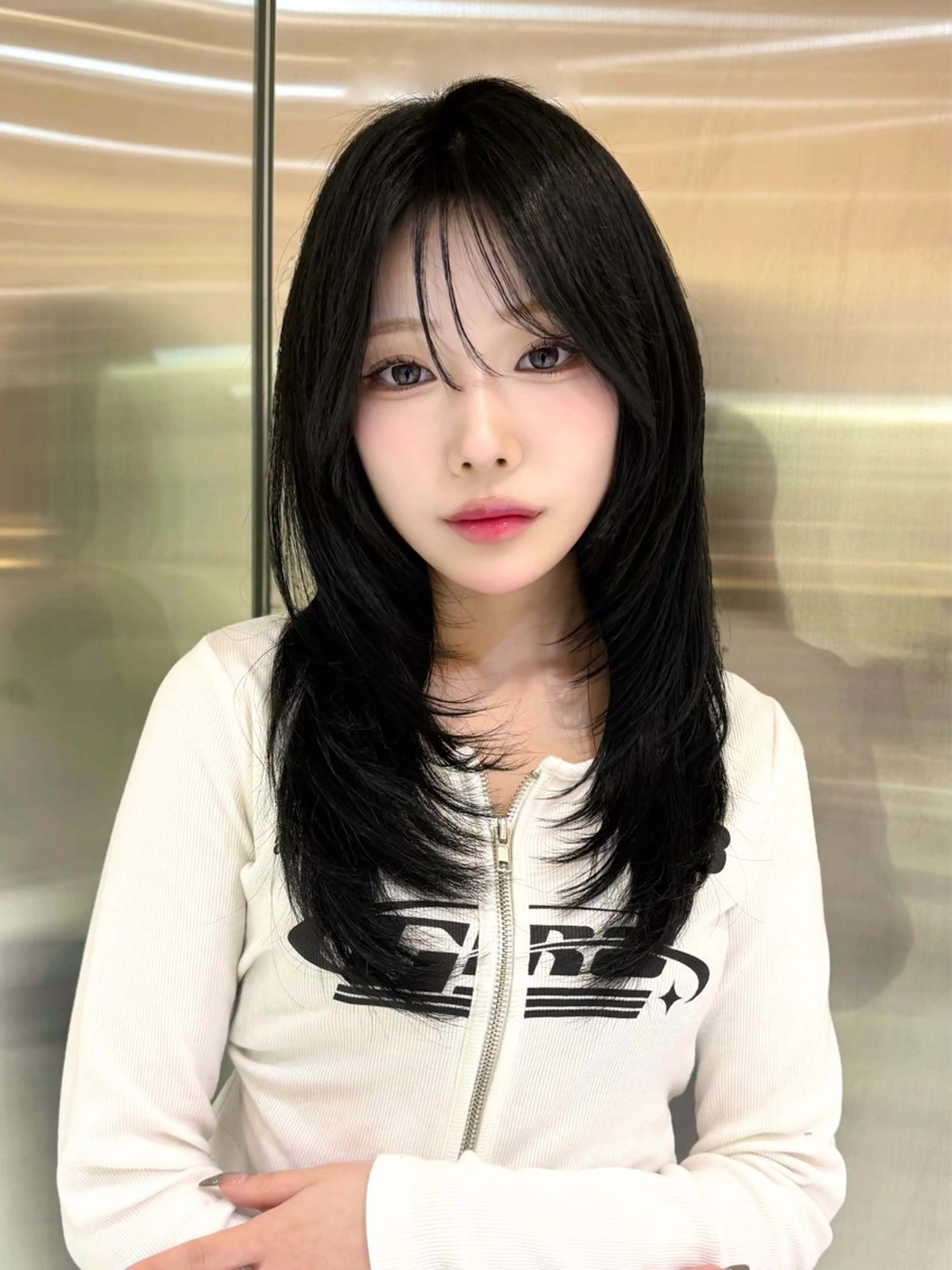 ミディアム カラー カット ヘアカラー Loom by Sea 新宿所属・Kaede/ブリーチ なし/レイヤー🤍のヘアスタイル