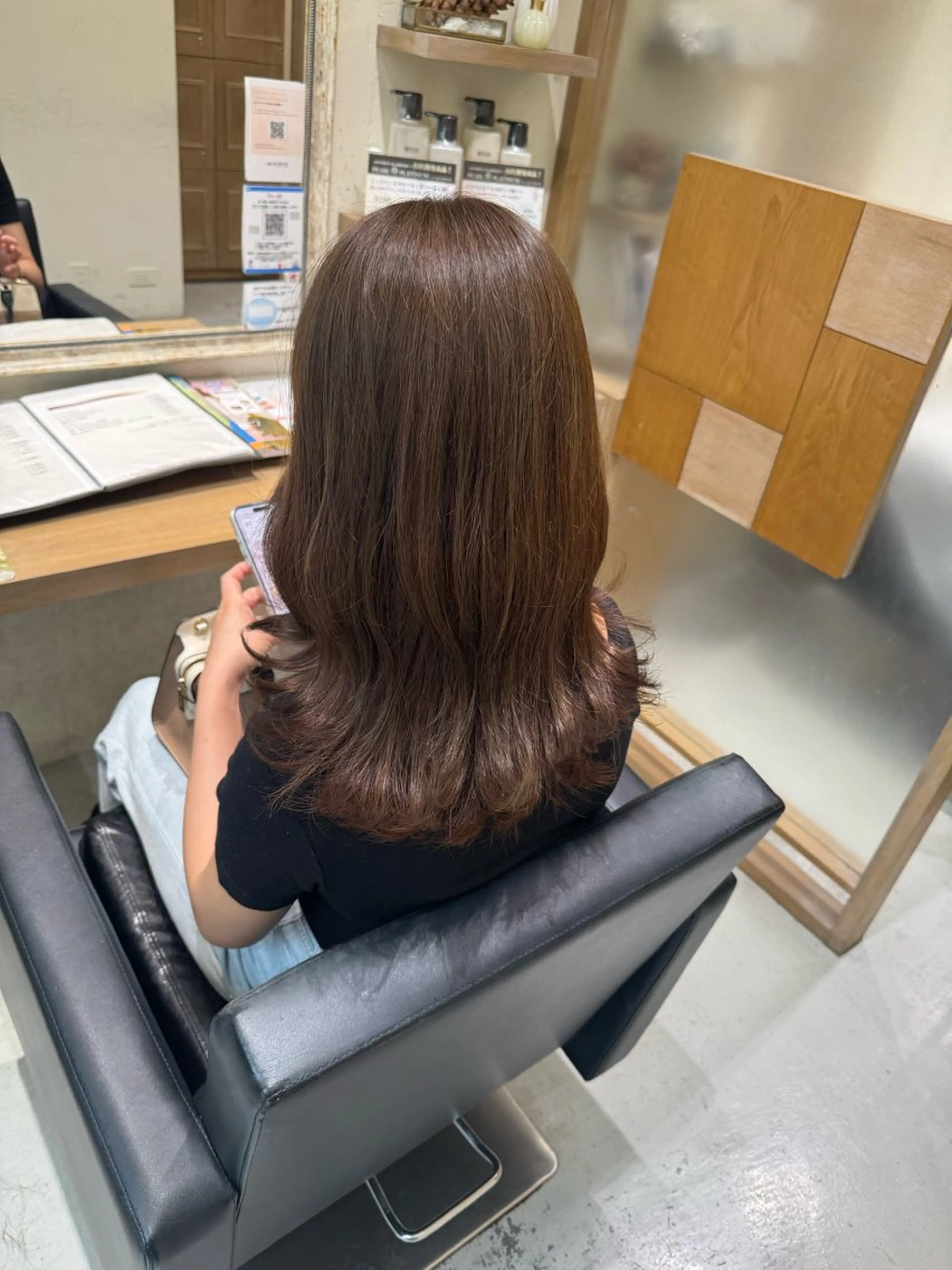 ミディアム カット ヘアカラー トリートメント 透明感カラー/顔周り カット/レイヤーにかのヘアスタイル