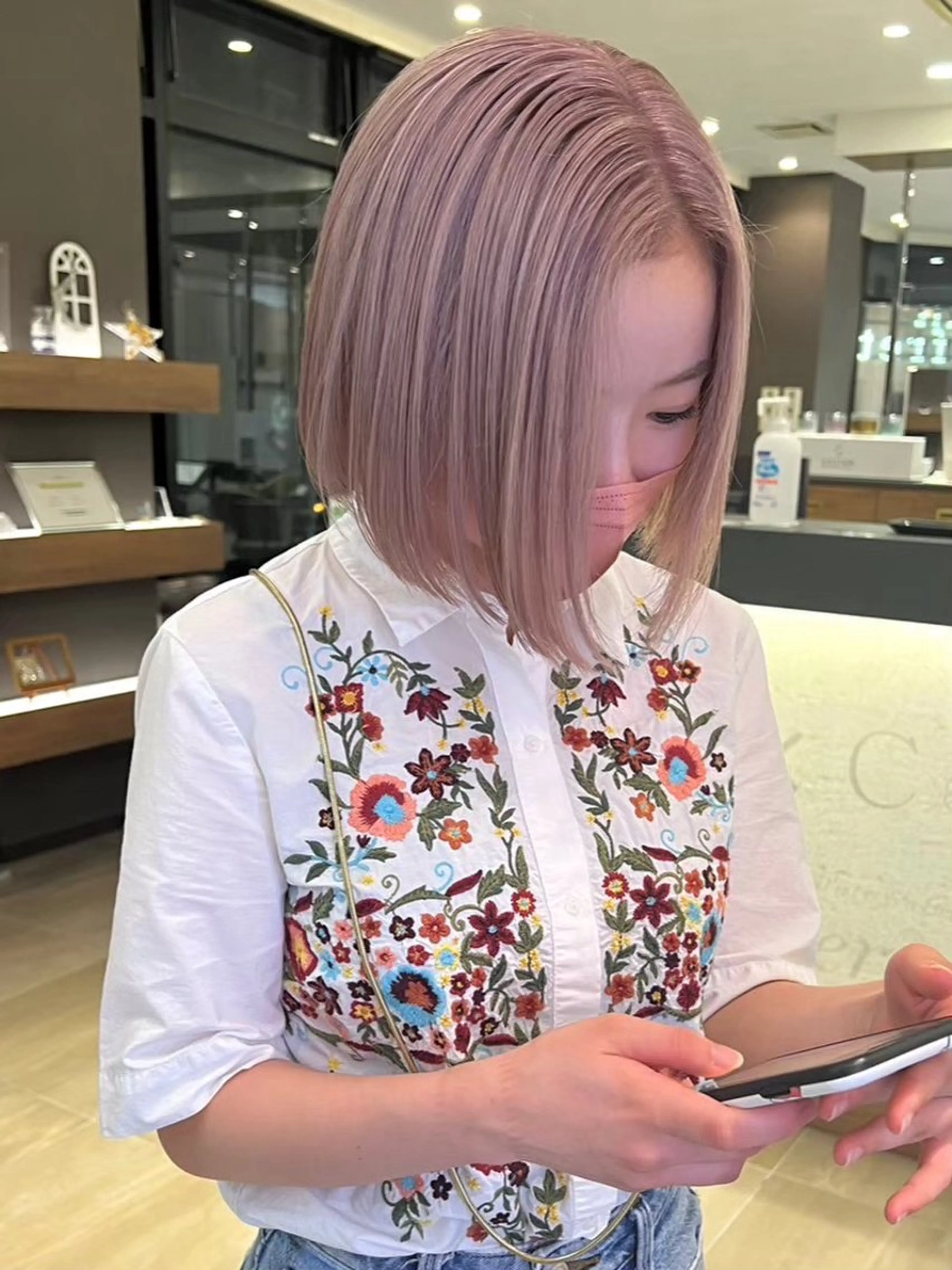 セミロング カラー 早﨑 映天のヘアスタイル