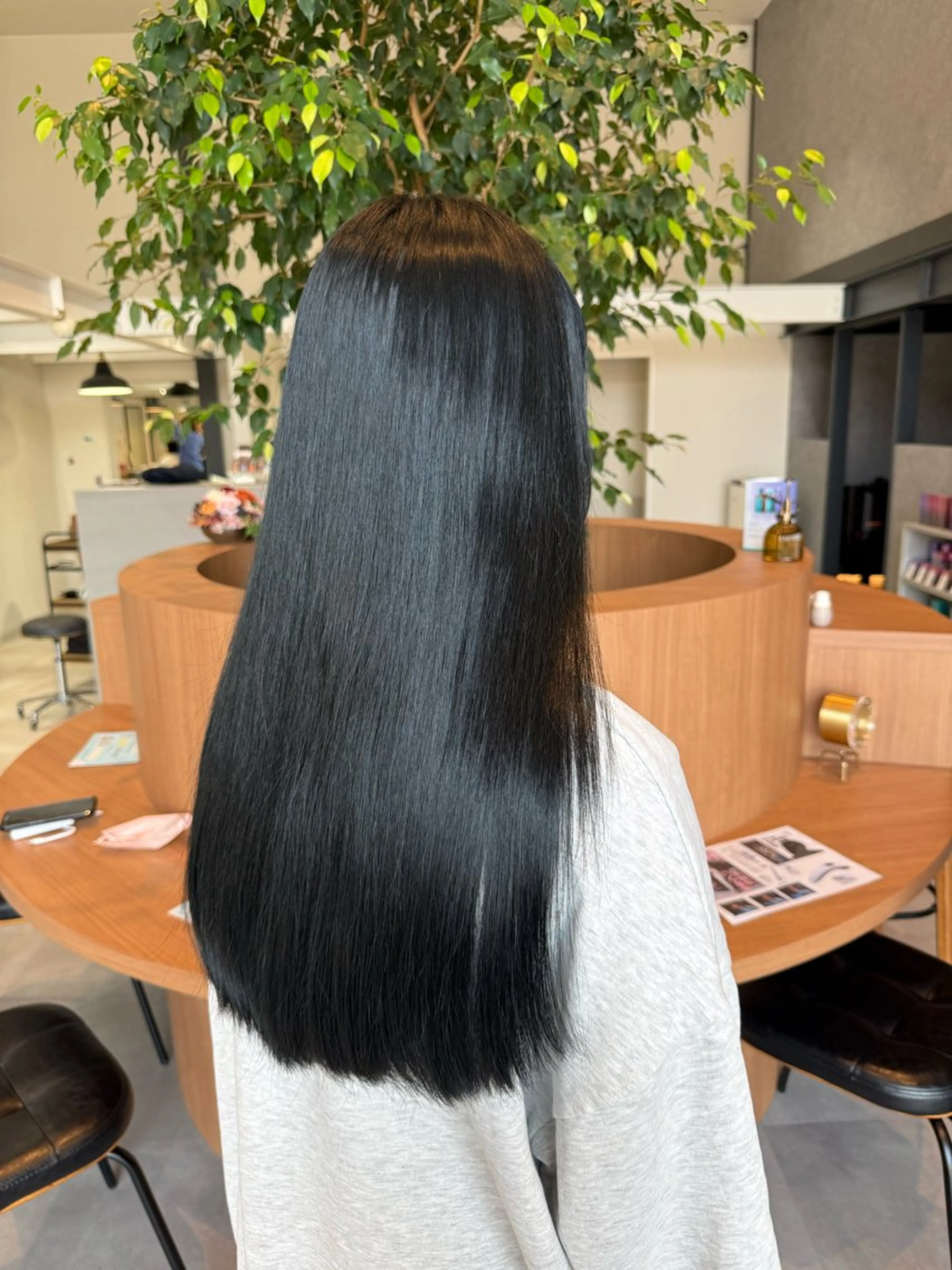 ロング カラー パーマ 黒髪 ブルーカラー ブルーブラック 縮毛矯正 カット ヘアカラー 縮毛矯正 ayaka |トレンドヘアのヘアスタイル