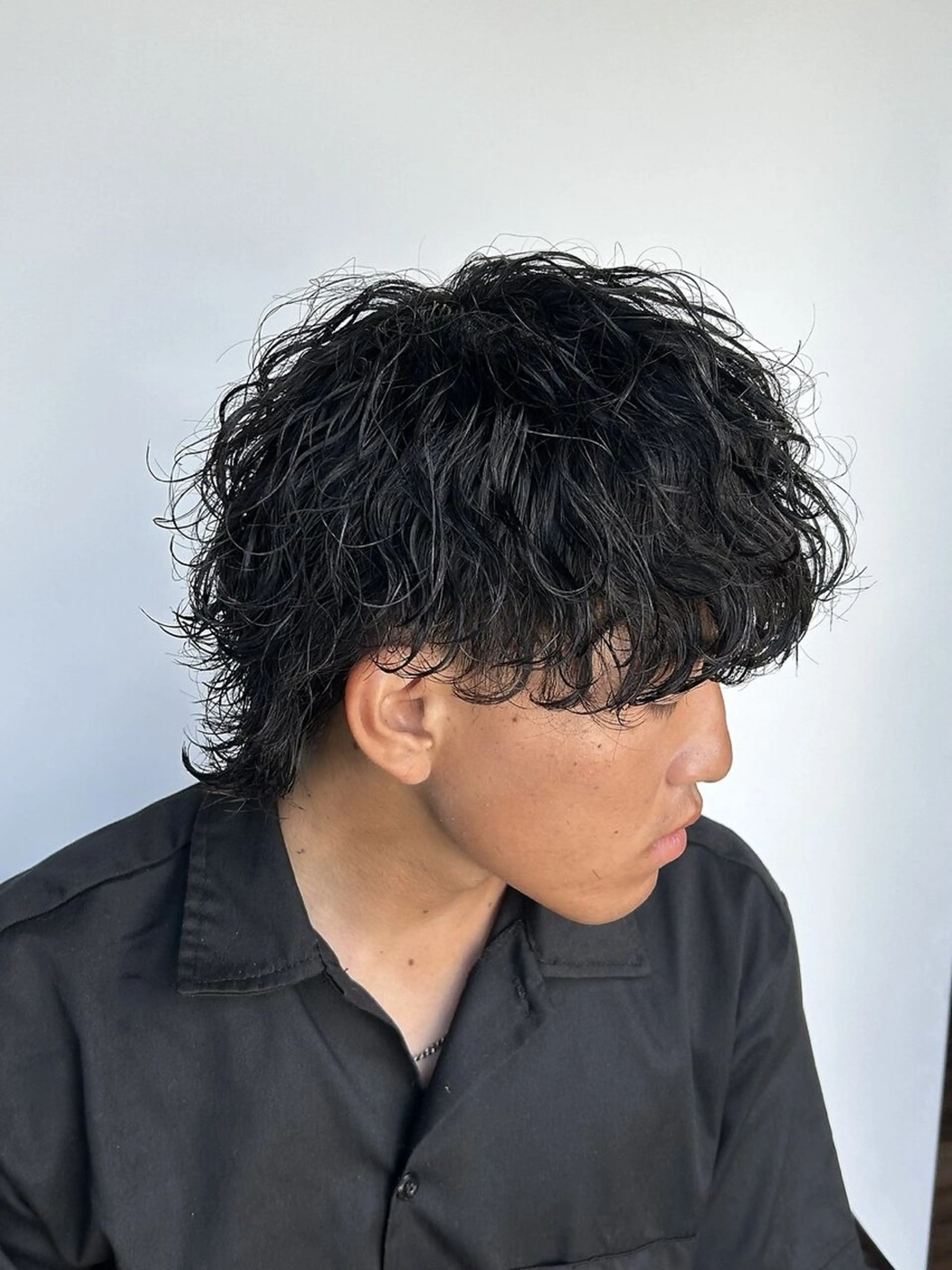 ミディアム パーマ メンズ カット 三谷 仁のヘアスタイル