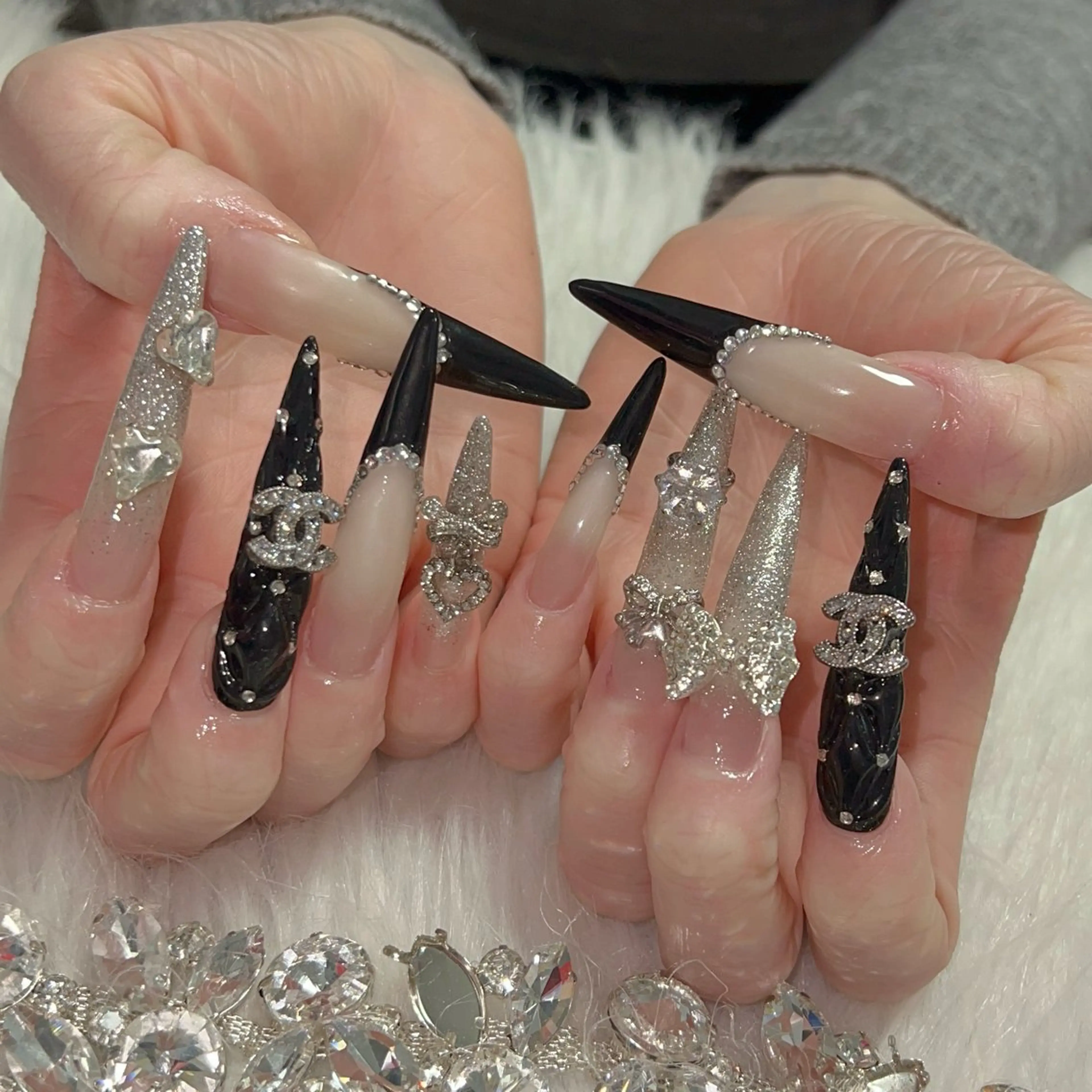 ネイル チークネイル フレンチネイル ガラスフレンチ グラデーション キラキラネイル ハンドネイル LilyLala Nailsalonのネイルデザイン