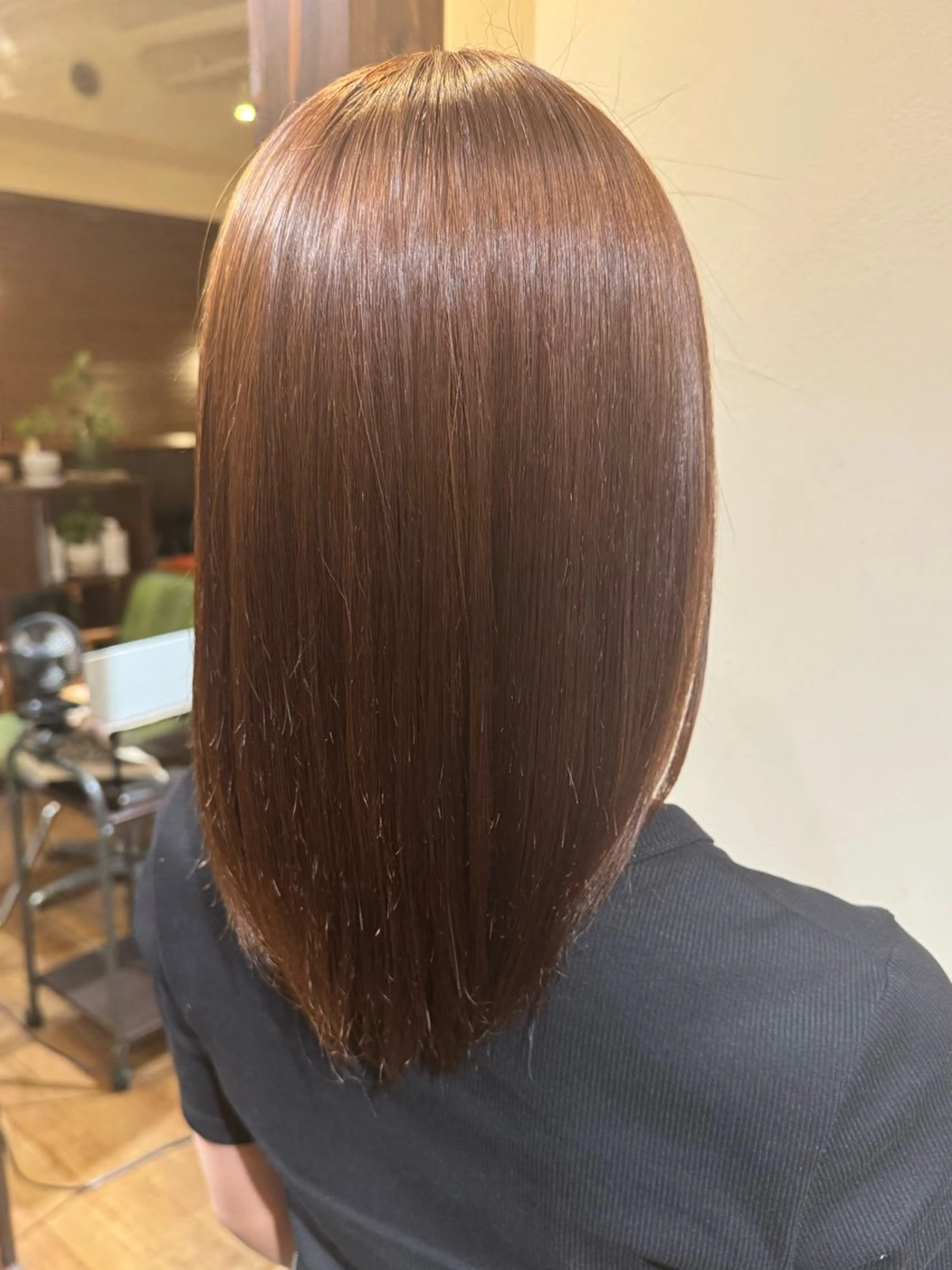 ミディアム 酸性ストレート 縮毛矯正 Luster Friends所属・まゆ | 艶カラー | ストレートのヘアスタイル