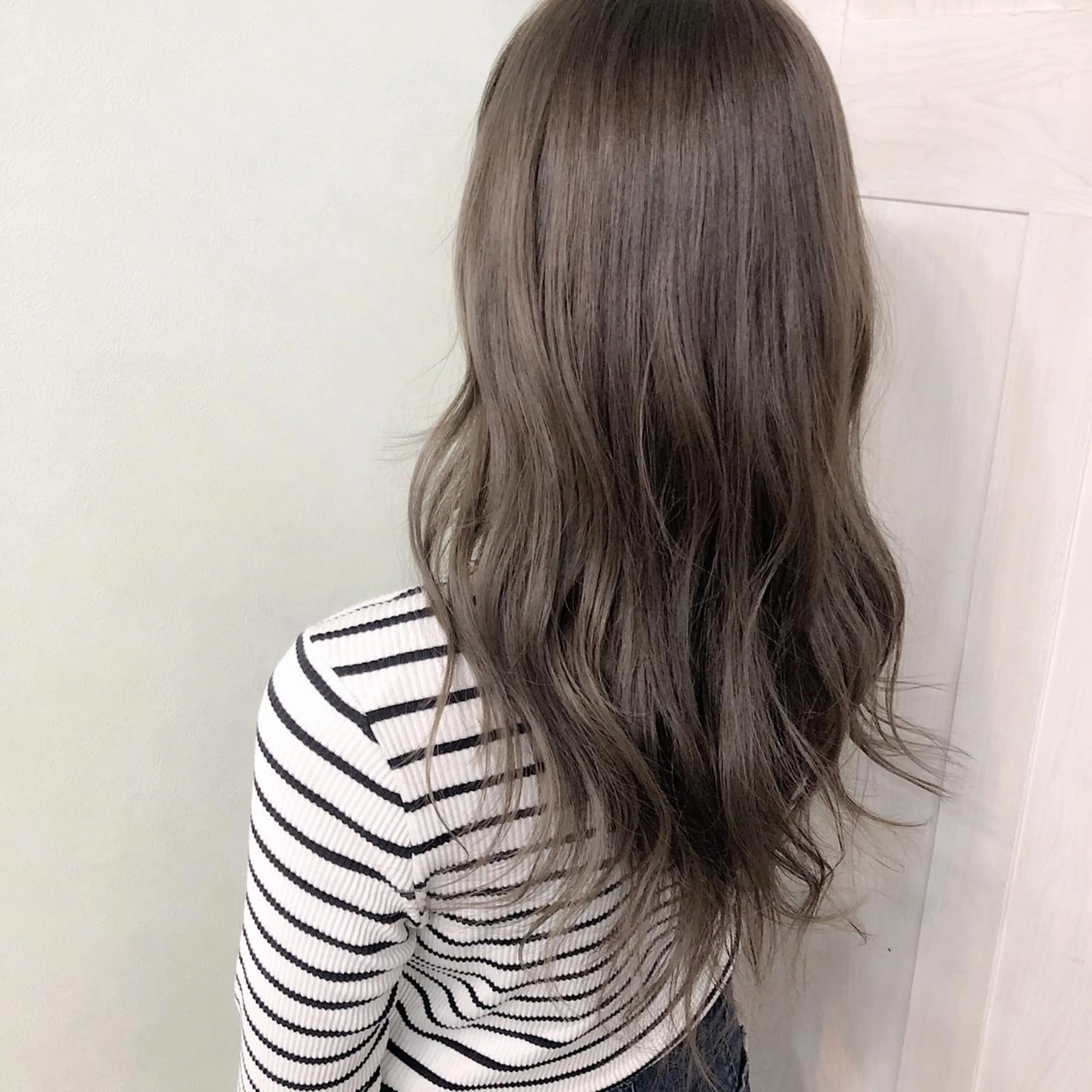 セミロング カラー イルミナカラー トリートメント universe tokyoのヘアスタイル