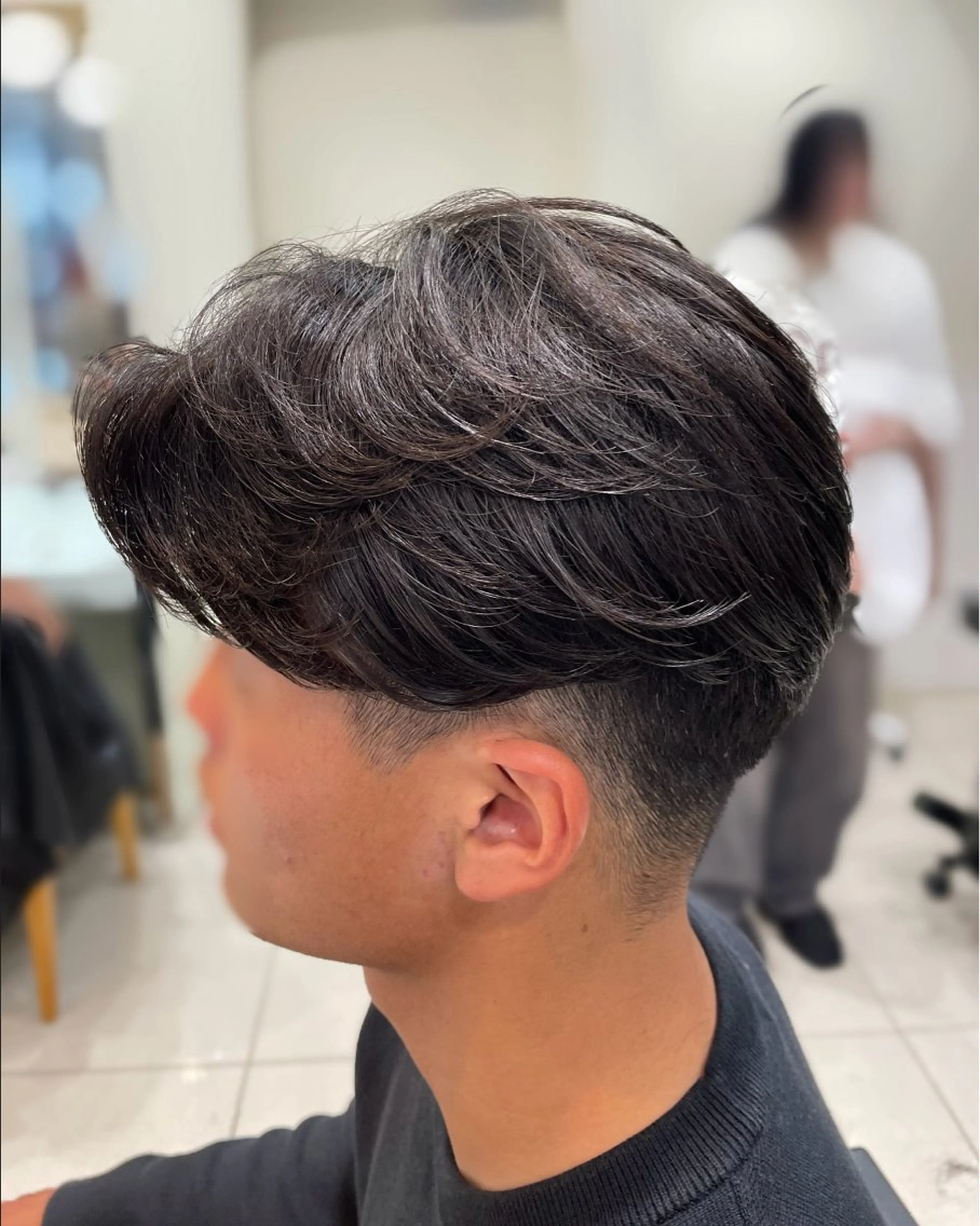 メンズ カット 縮毛矯正 センターパート 川島爽楽のヘアスタイル