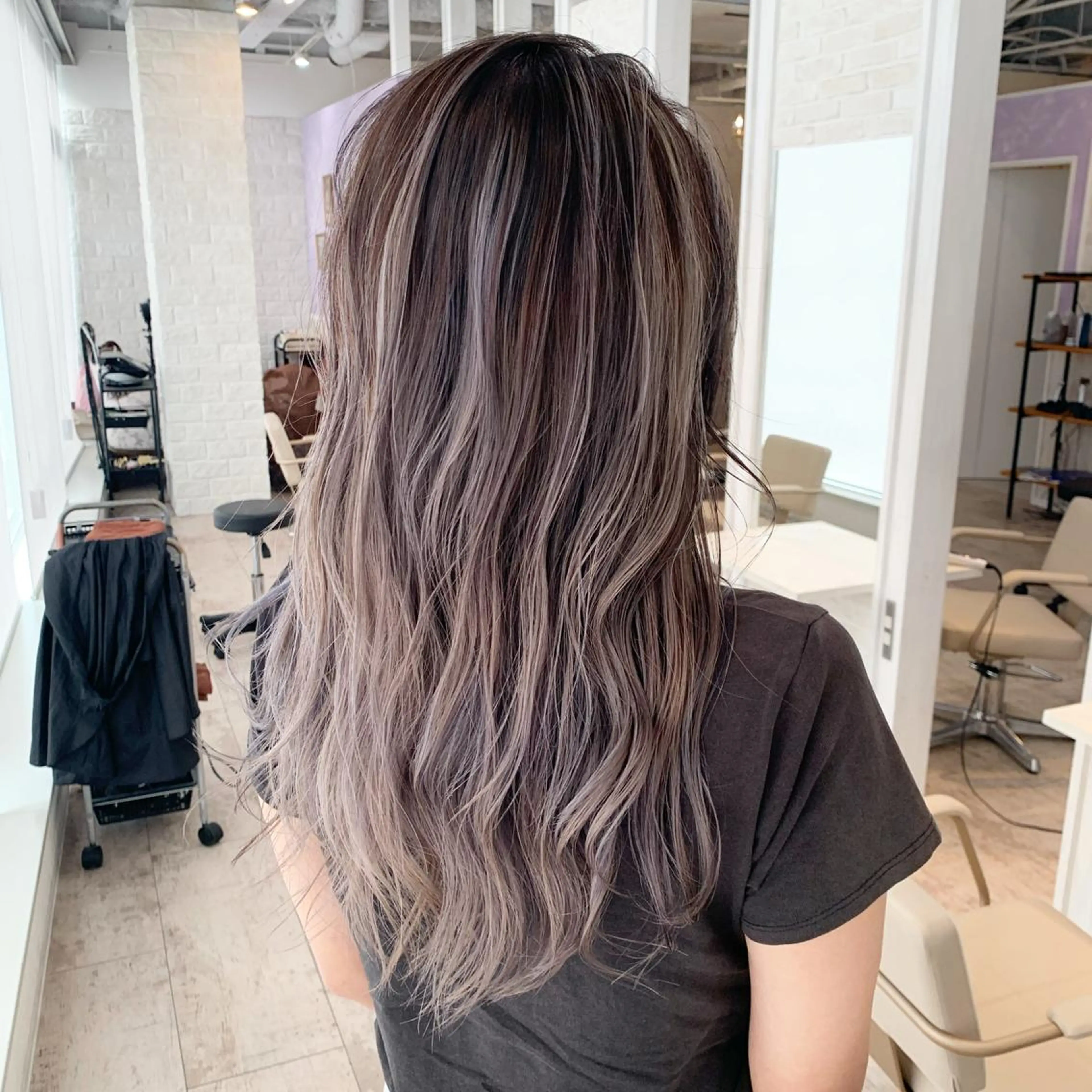 カット＋ケアブリーチ使用バレイヤージュ＋マイクロバブル付きの写真