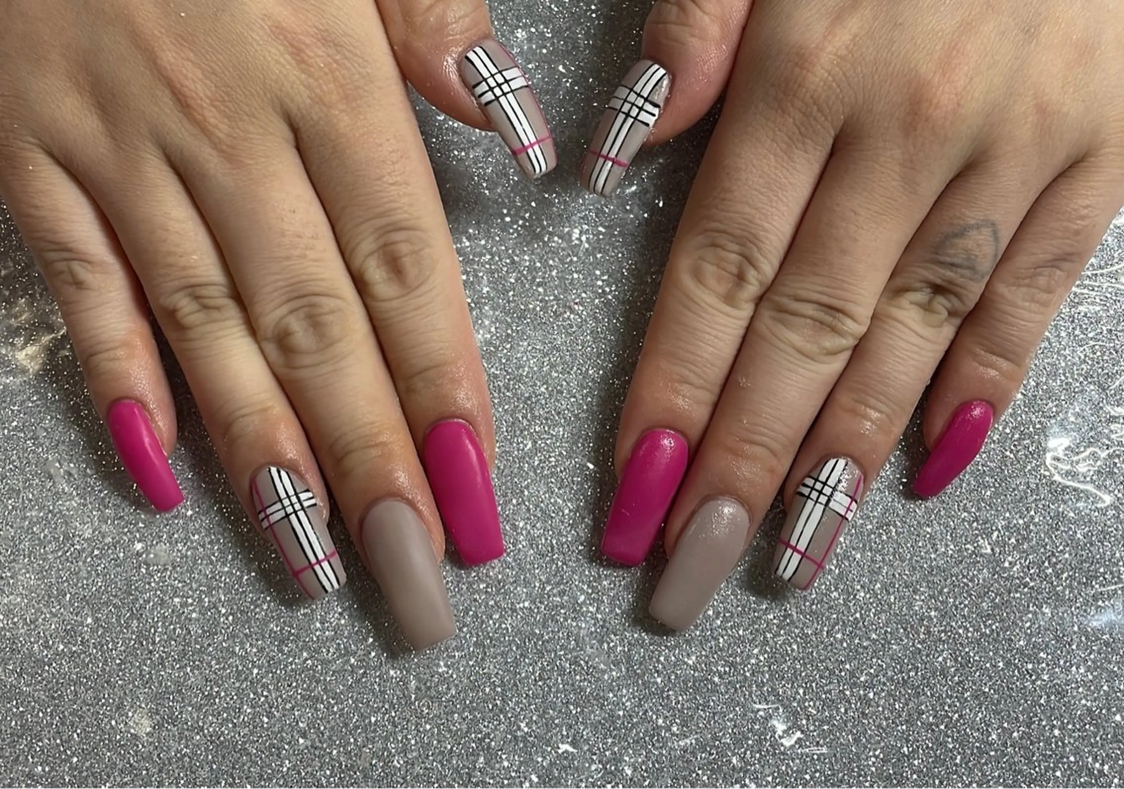 ネイル ハンドネイル VIERU 🌈🎀💖のネイルデザイン