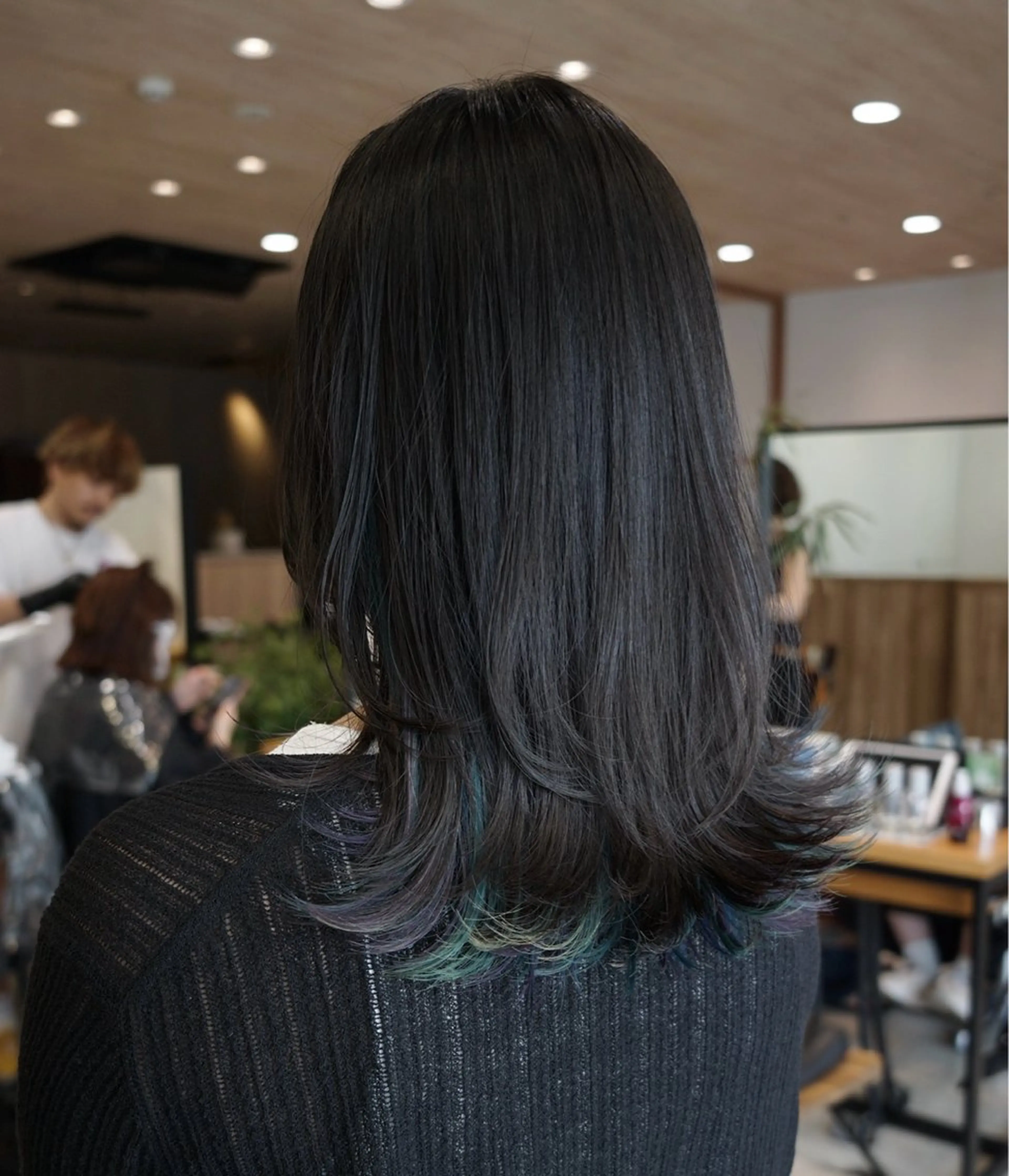 ミディアム カラー ブルーカラー インナーカラー パープルカラー レイヤーカット うる艶レイヤーカット hinakoのヘアスタイル