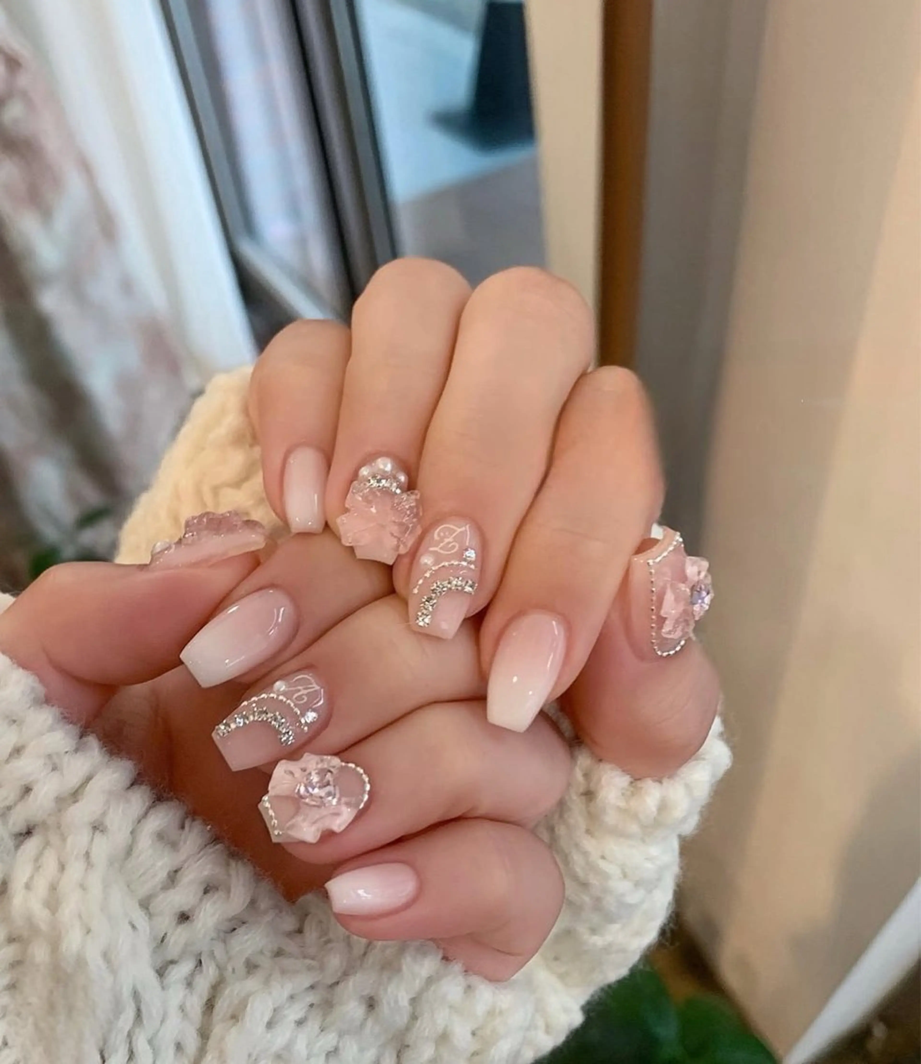 ネイル キラキラネイル マグネットネイル ミラーネイル ニュアンスネイル 春ネイル ハンドネイル Lina nail所属・Lunaa 池袋のネイルデザイン