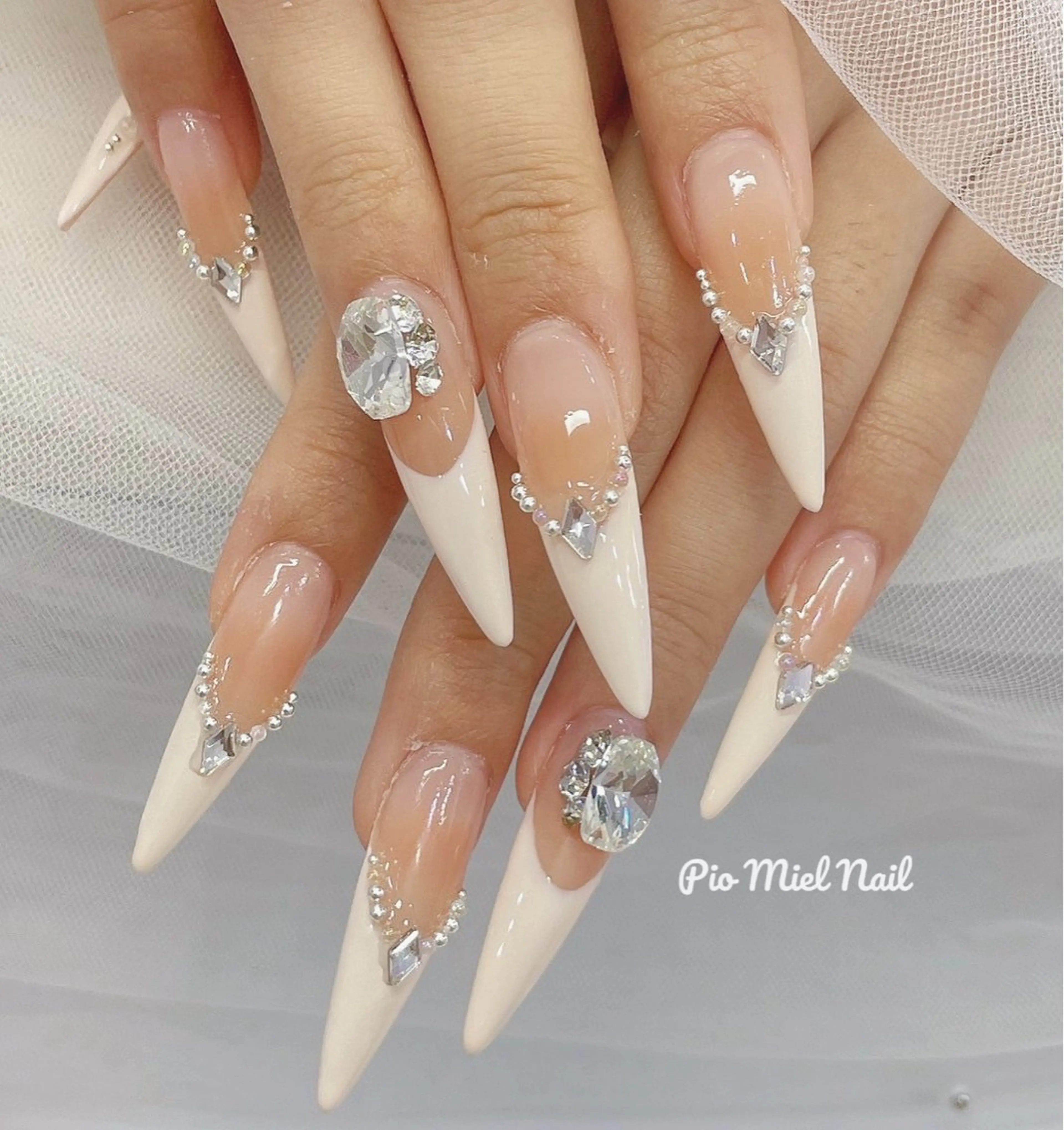 ロング 韓国風ヘア ハンドネイル ハンドケア Pio Mielのネイルデザイン