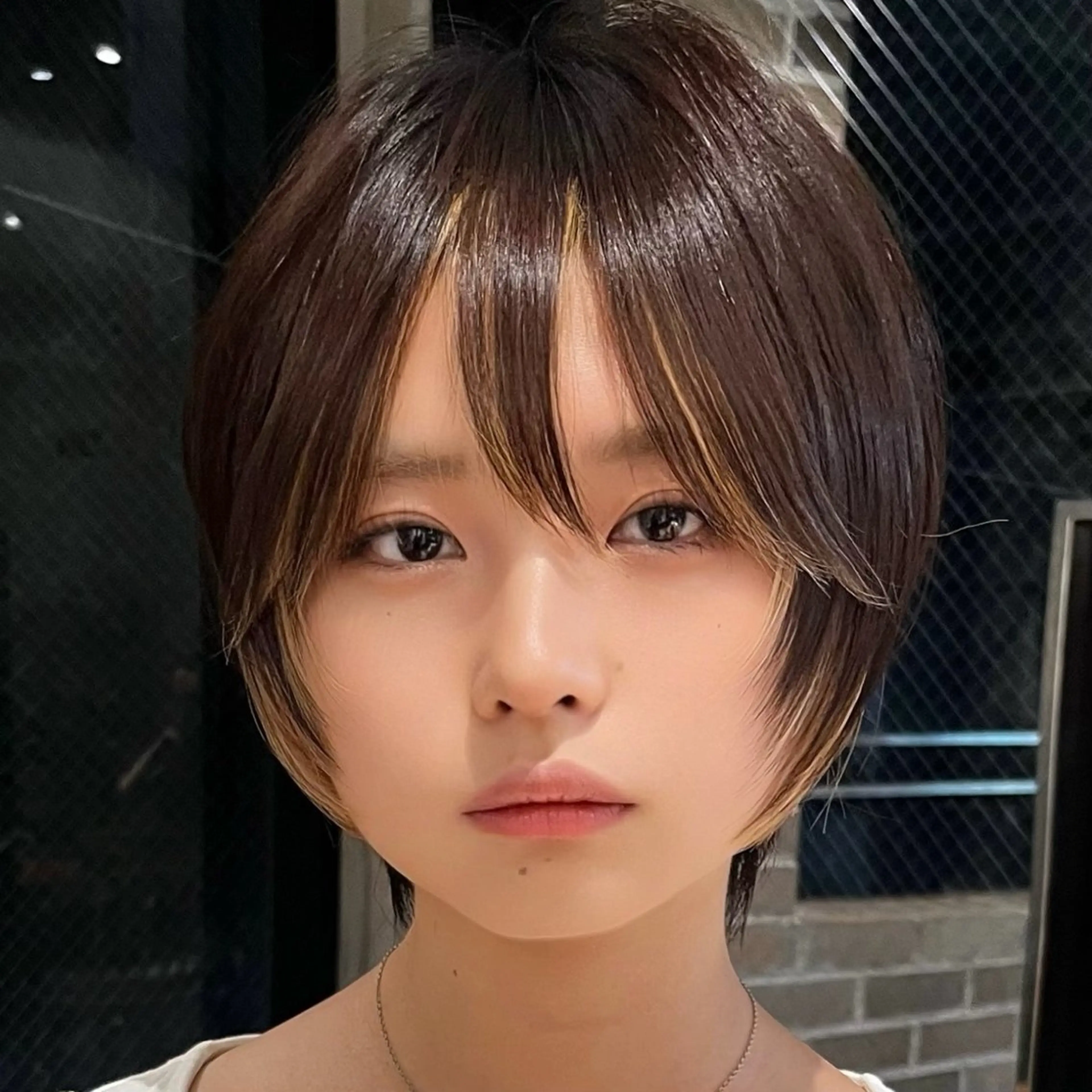 ショート ウルフとデザイン カラーの神のヘアスタイル