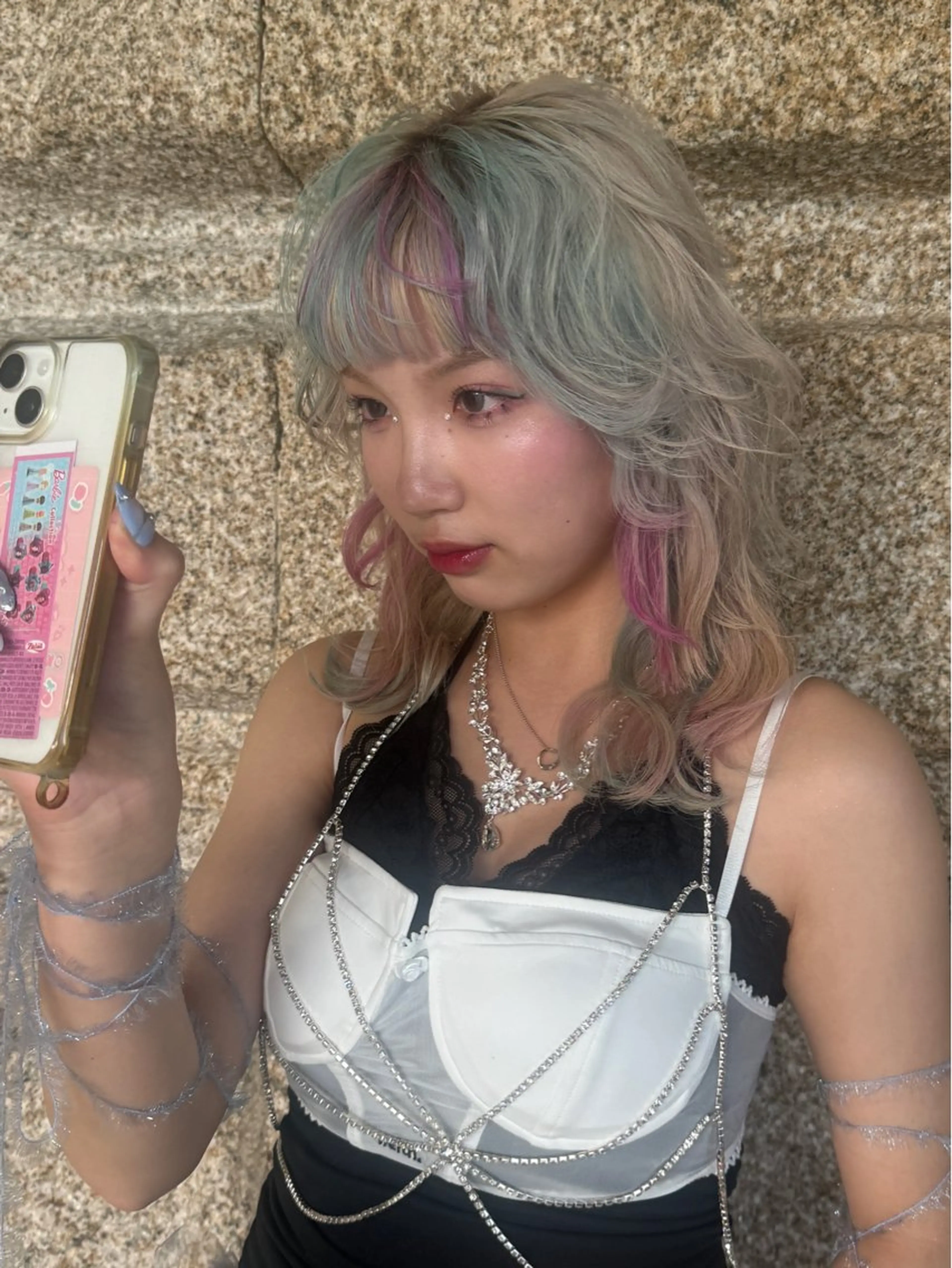 ミディアム カラー ヘアアレンジ minto/ 似合わせ/ハイトーンのヘアスタイル