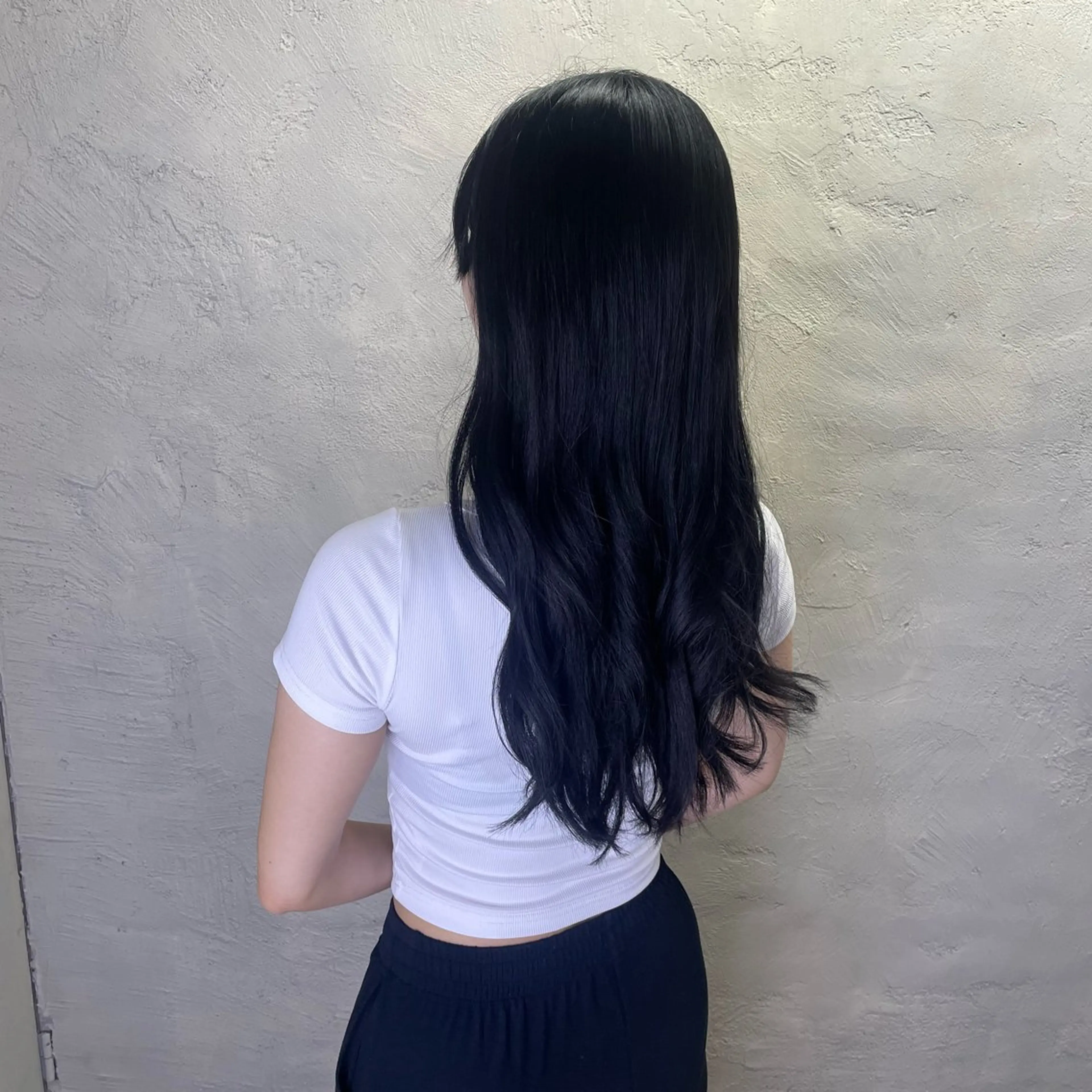 セミロング カラー 黒髪 韓国風ヘア 抜け感/ワンカラー/ 明大前/桑田のヘアスタイル