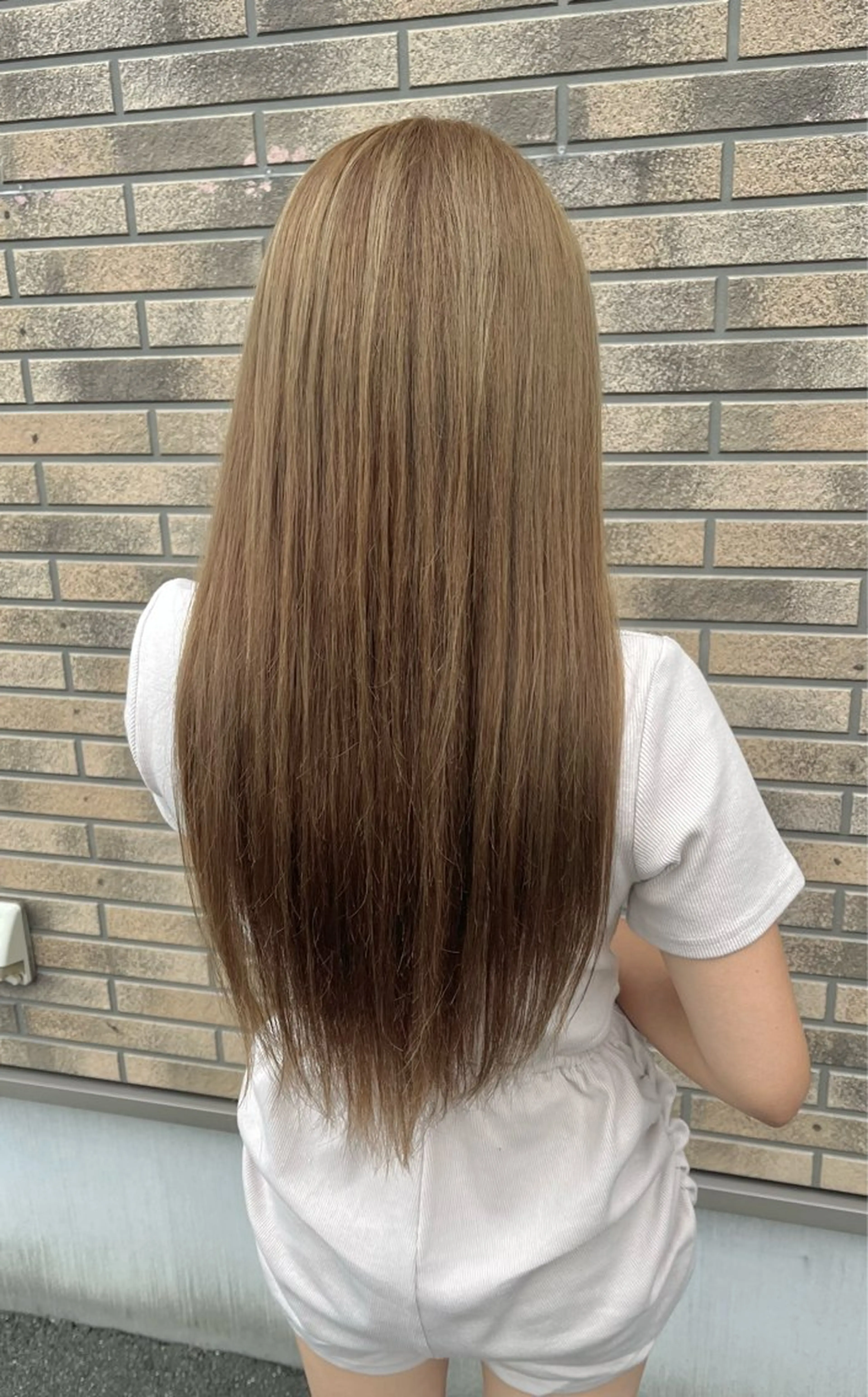 ロング カラー ベージュカラー ブリーチ 透明感カラー ブリーチなしカラー 髪質改善 栗林 姫花のヘアスタイル