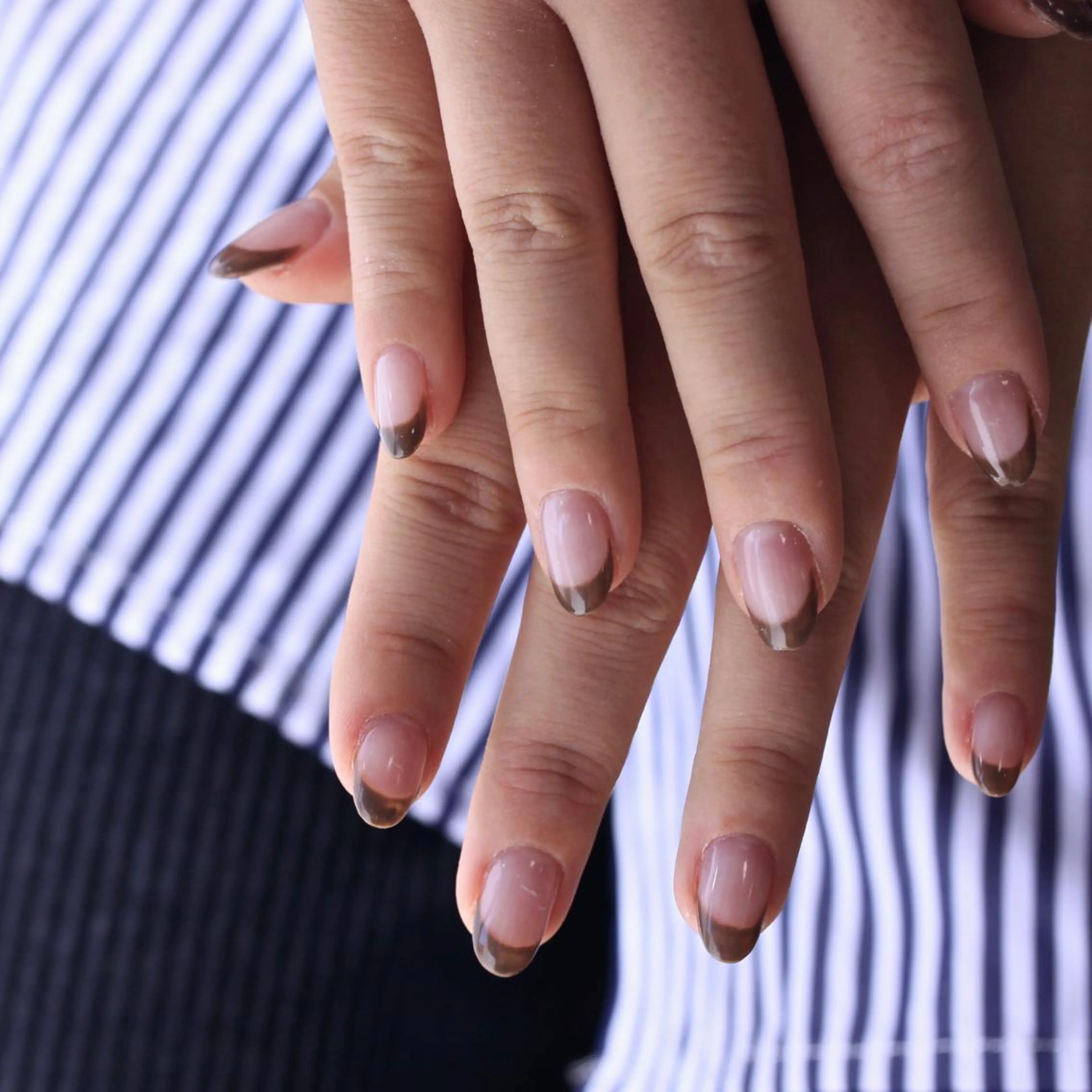 ネイル ブラウン ハンドネイル Elio所属・Elio 国泰寺のネイルデザイン