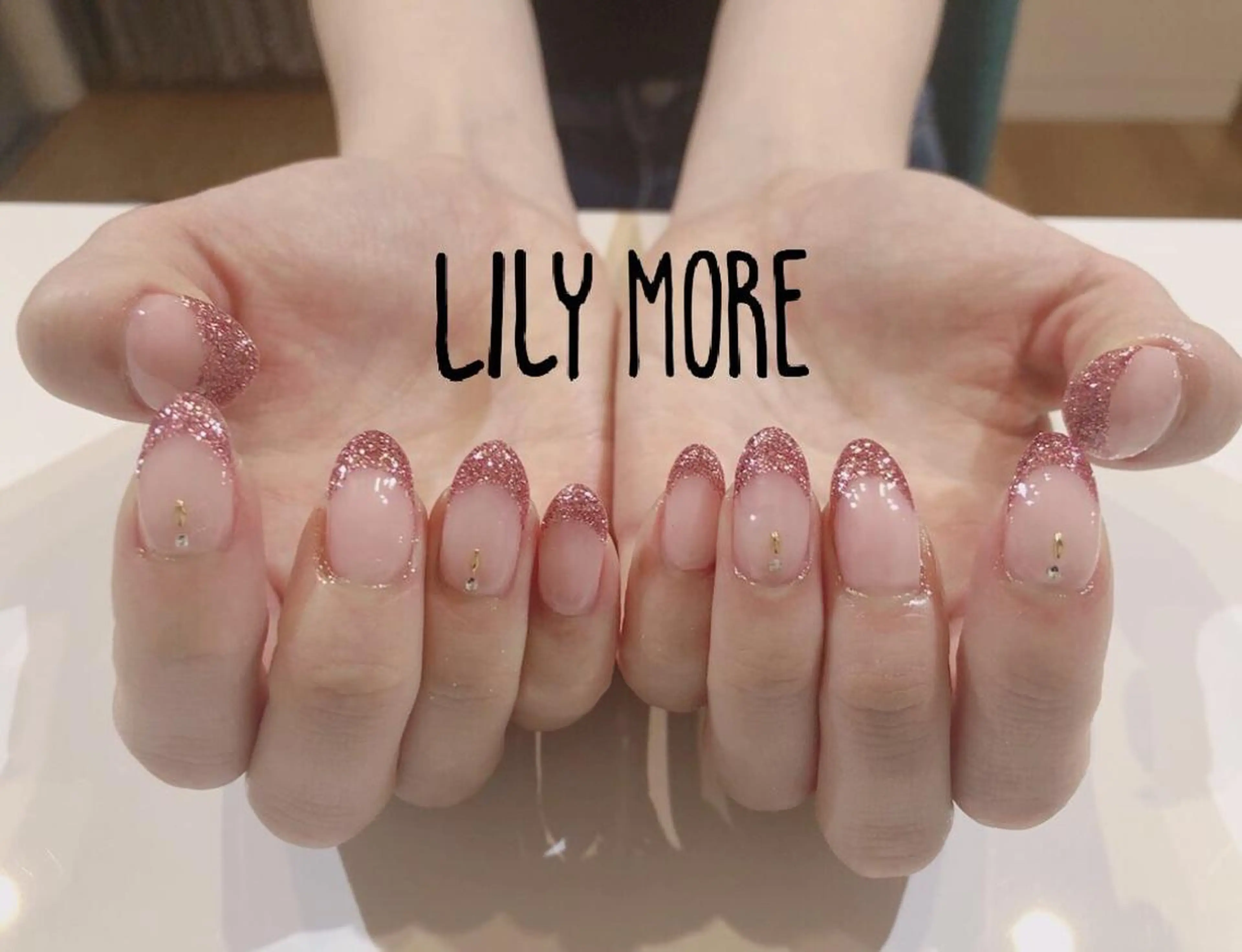 ネイル フレンチネイル ラメ(グリッター) Lily closetのネイルデザイン