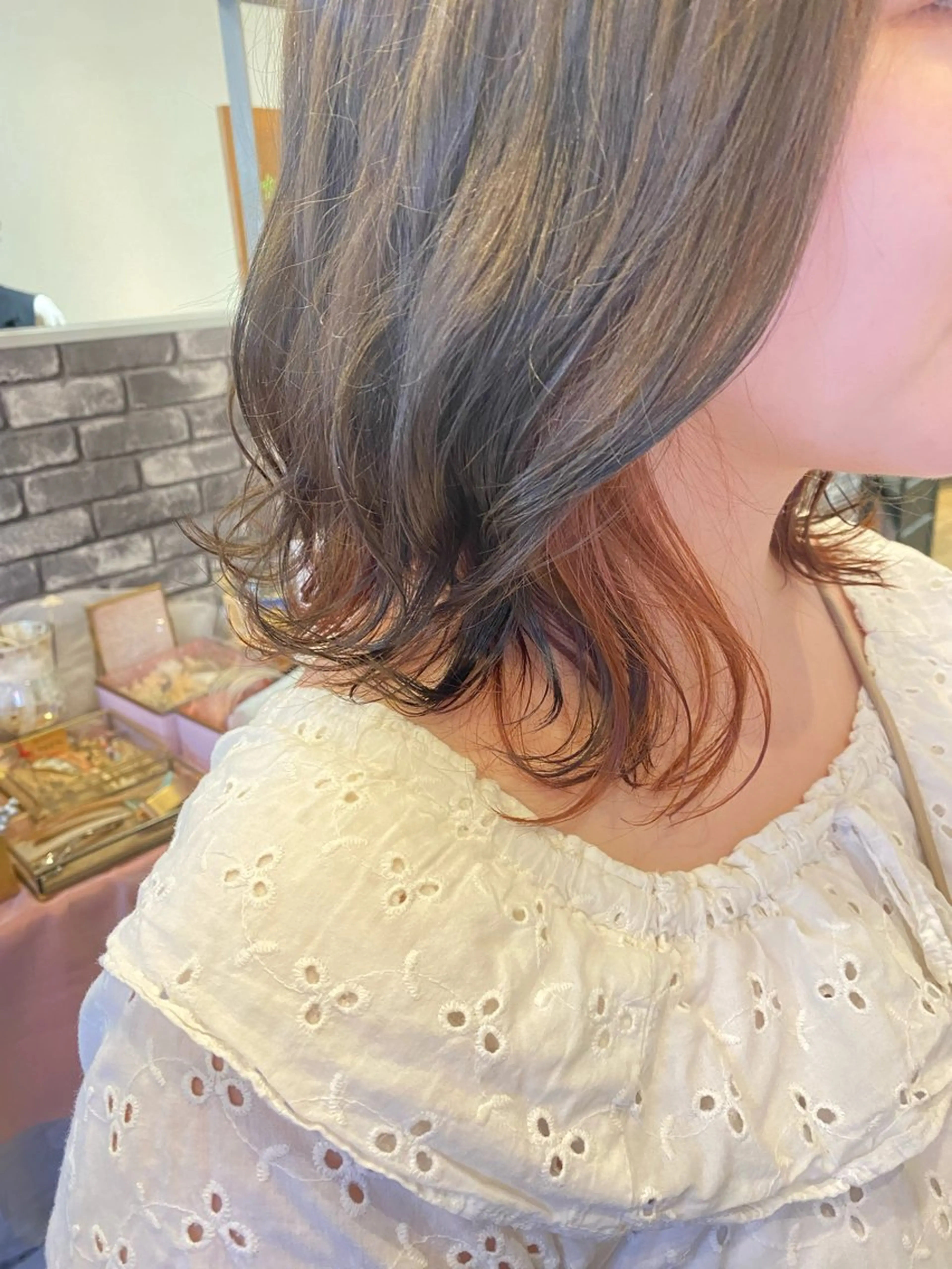 ミディアム カラー 新谷 桃子のヘアスタイル