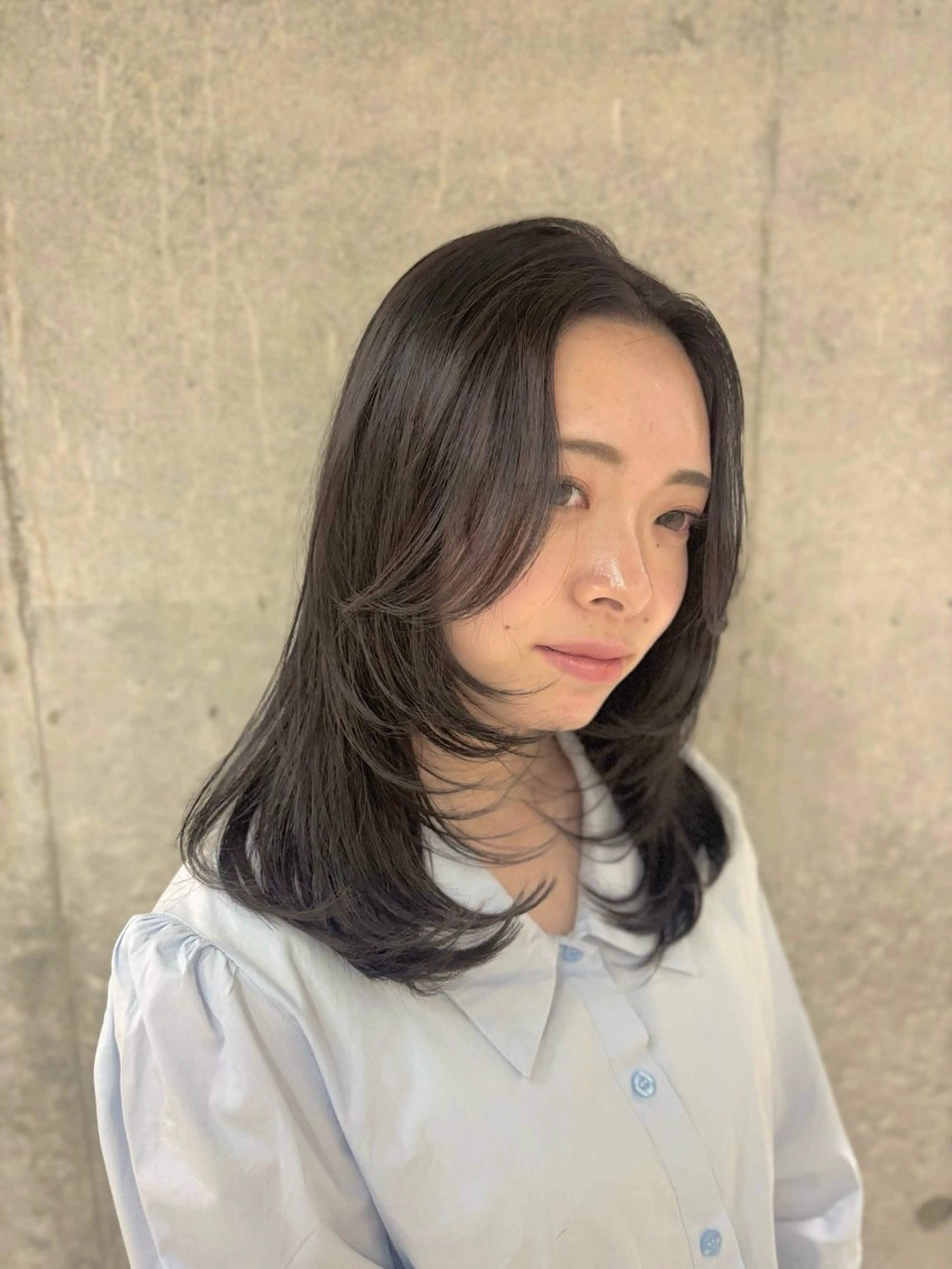 ミディアム カラー 顔まわりレイヤー 顔周りカット レイヤーカット 透明感カラー・レイヤ ー🎀amika🎀のヘアスタイル