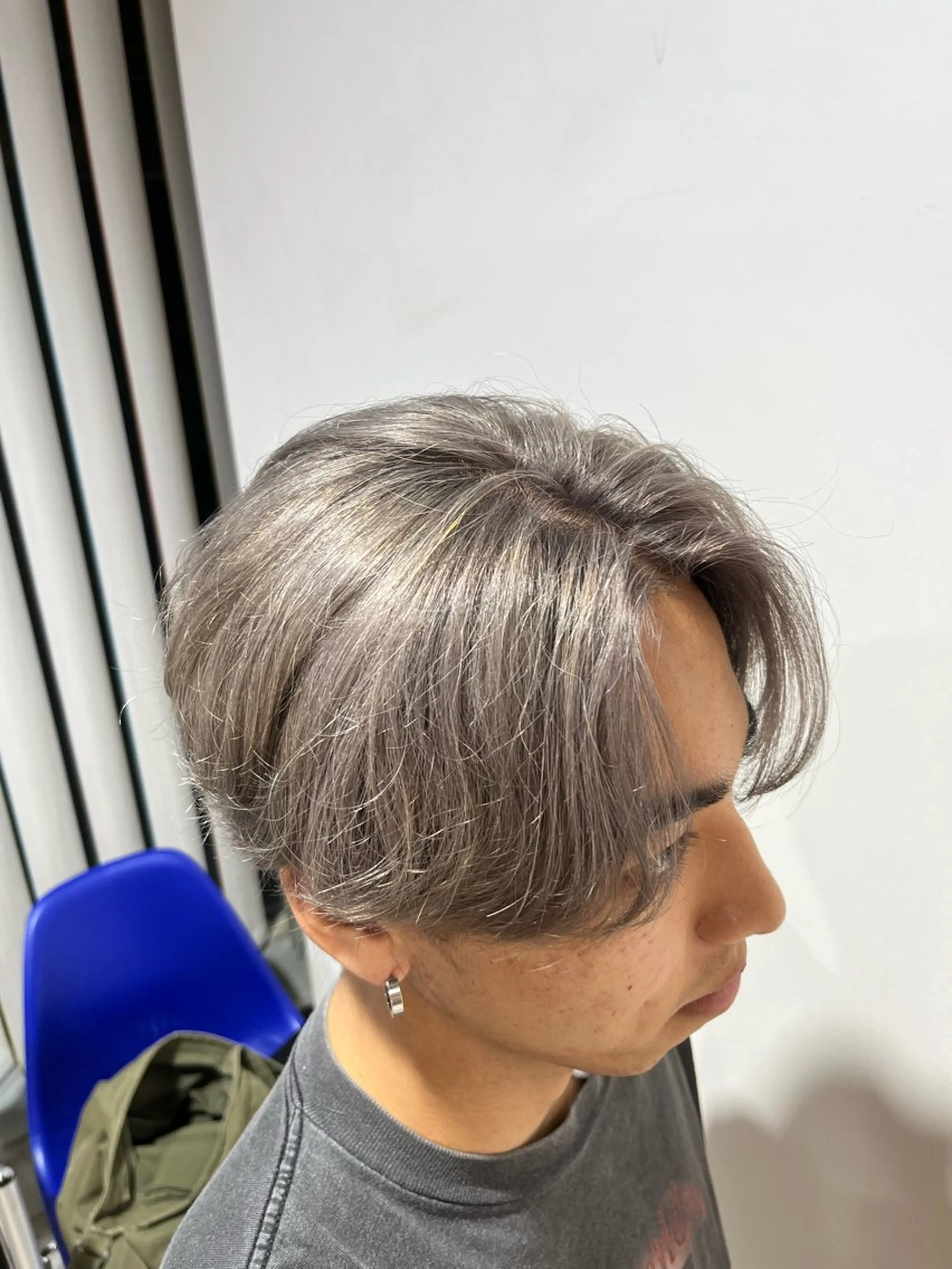 ショート カラー メンズ メンズブリーチ センターパート 刈り上げ 黒髪 ブリーチ 冨田 昌亮のヘアスタイル