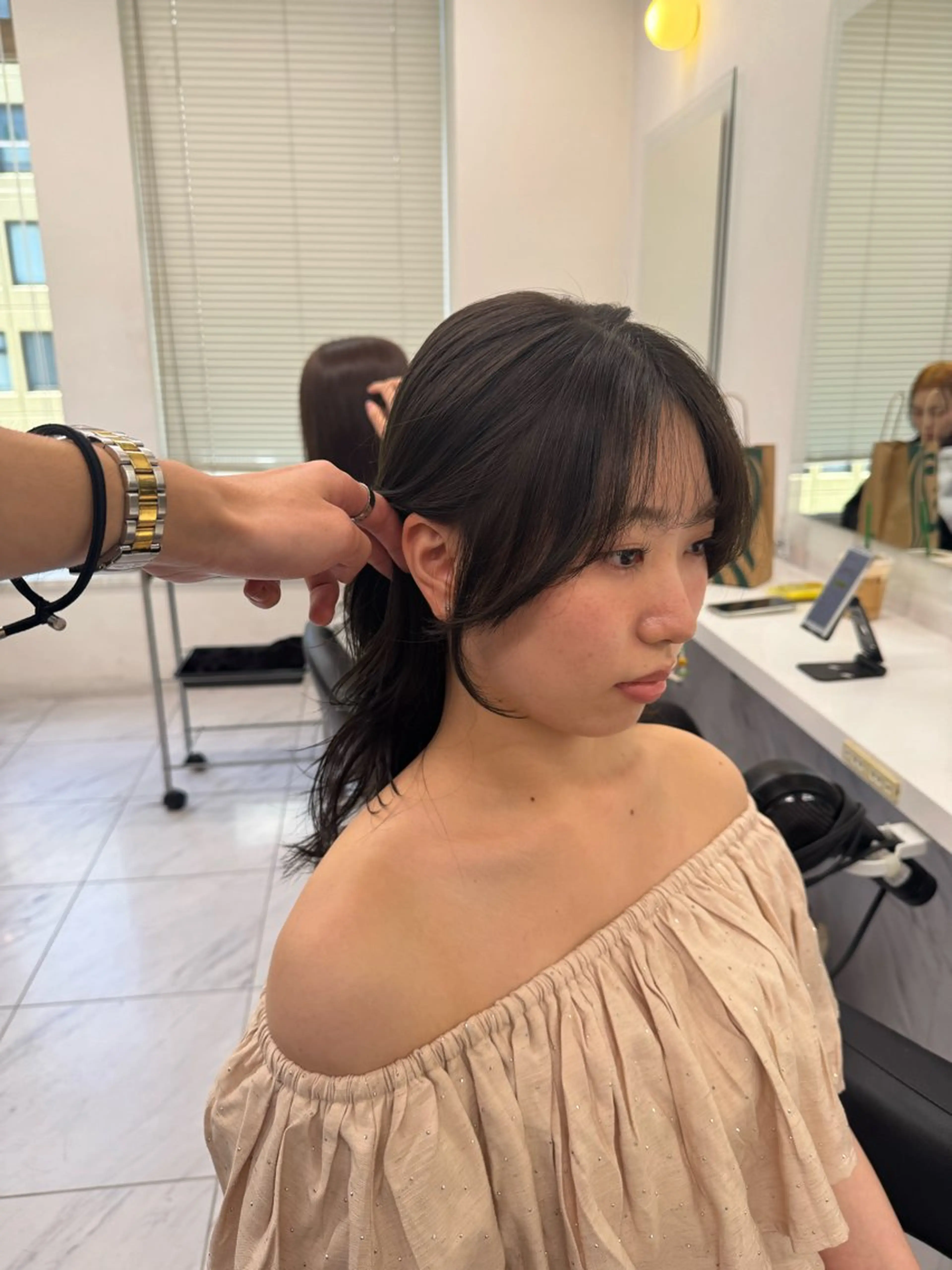 セミロング カラー ヘアアレンジ グレージュ オリーブグレージュ オリーブグレー ヘアカラー トリートメント ヘアセット 艶カラー の達人のヘアスタイル