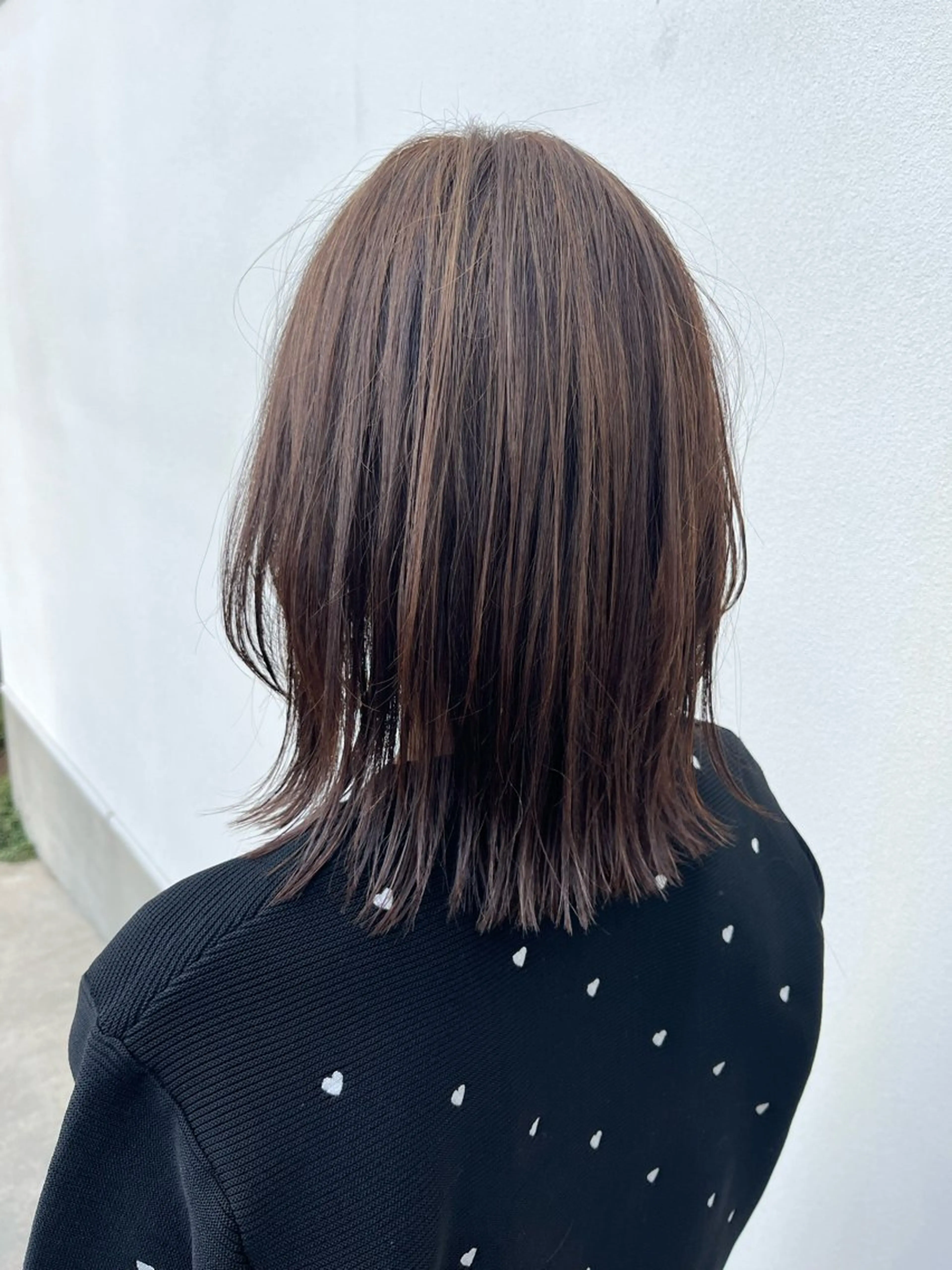 ミディアム カラー 外ハネヘア 松岡 アユミ  berryのマツエク・マツパデザイン