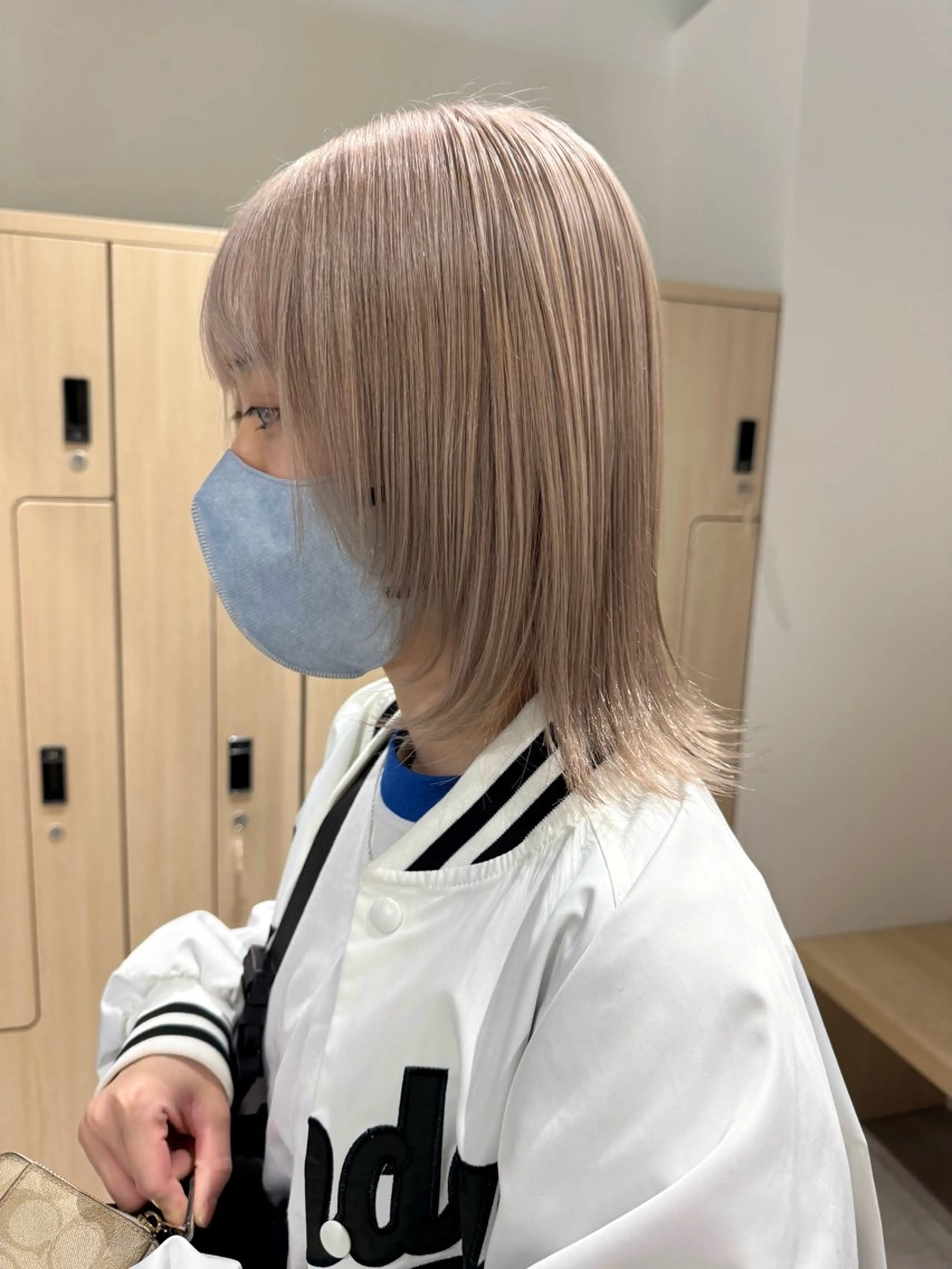 ミディアム カラー ベージュカラー ブリーチ 透明感カラー ハイトーンカラー ホワイトベージュ ヘアカラー メンズカット/ ブリーチ/かほのヘアスタイル