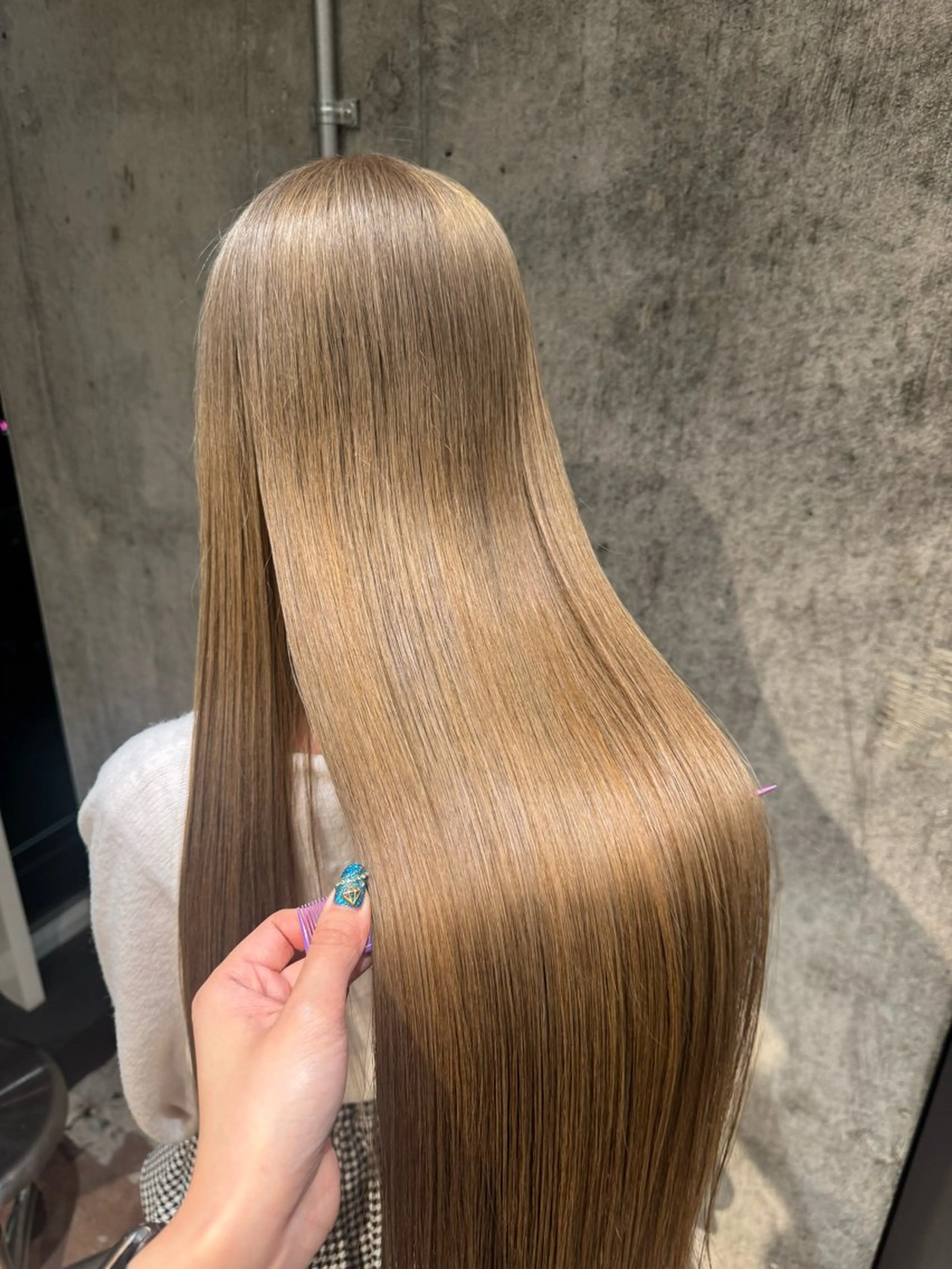 ロング カラー 黒髪 ブリーチ グレージュ ミルクティーグレージュ ヘアカラー トリートメント 🦁ブリーチカラー 💎紫音のヘアスタイル
