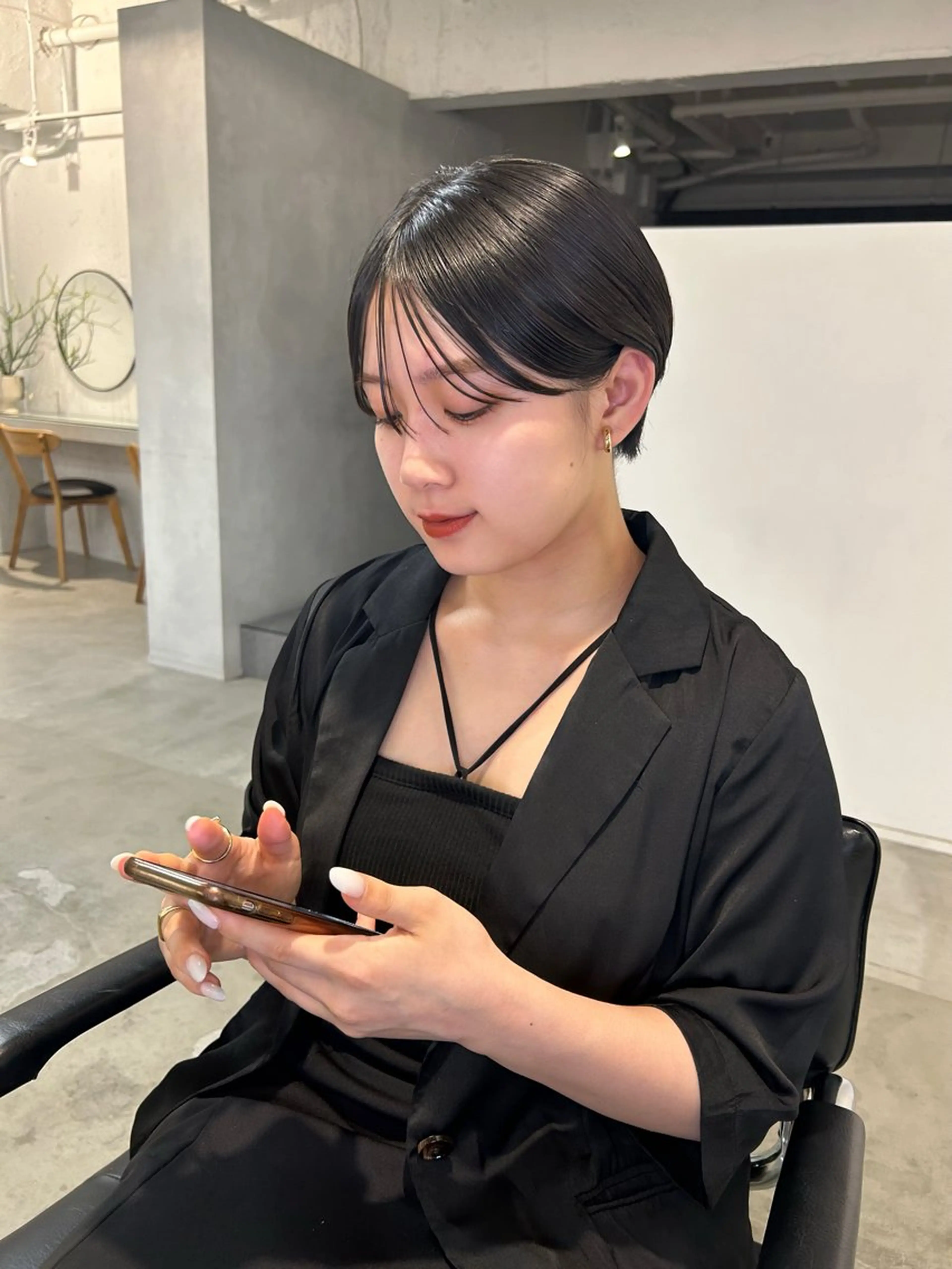 ショート カラー 黒髪 ブルーカラー ブルーブラック ショートヘア カット ヘアカラー トリートメント ❤️ショートカット ・顔周りカット❤️のヘアスタイル